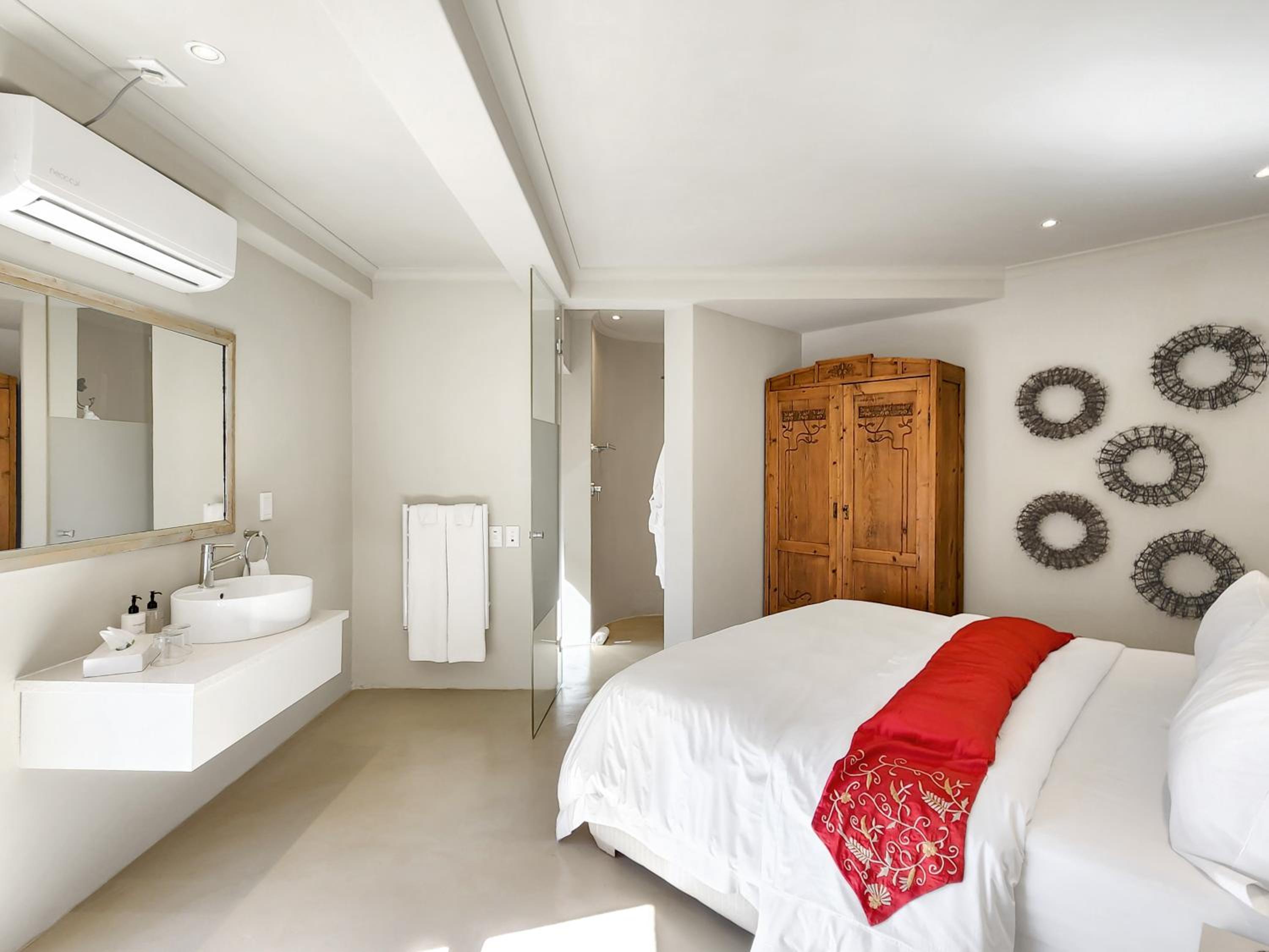 Deluxe Suite 203 / Kitchenette photo 3