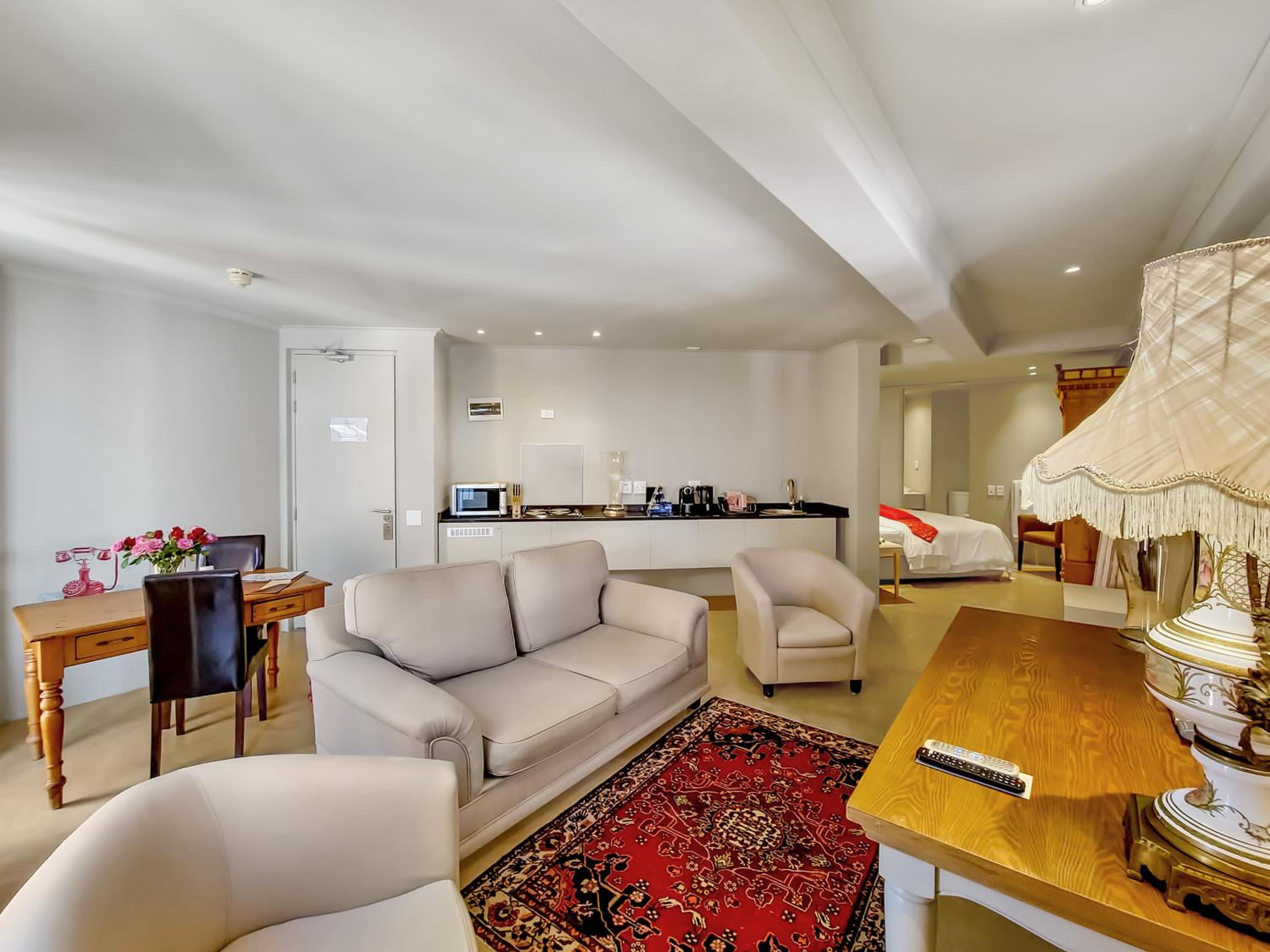 Deluxe Suite 201 / Kitchenette & Sleeper photo 1