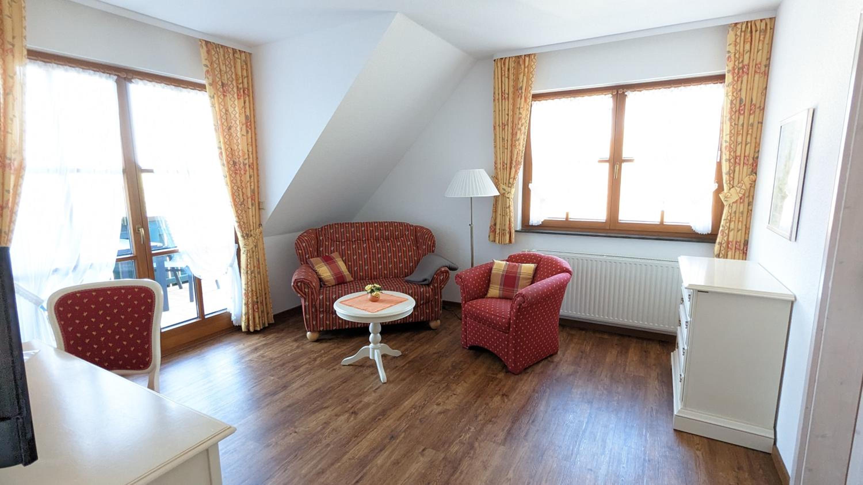 One-Bedroom Apartment with Balcony photo 2