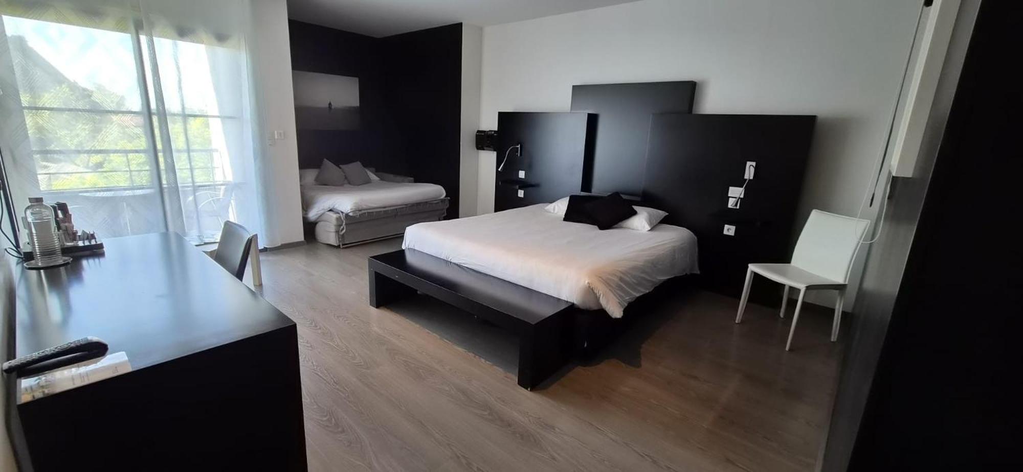 Family Room with King Bed and Sofa Bed - Non-Smoking - Photo 1