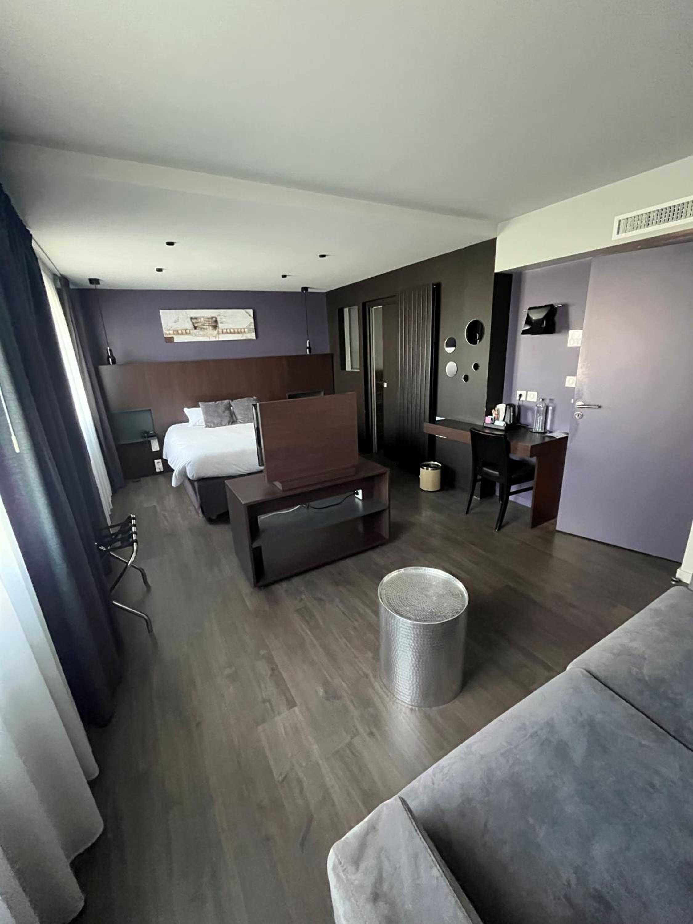 Junior King Suite with Bath Tub and Shower - Church View/Non-Smoking - Photo 3