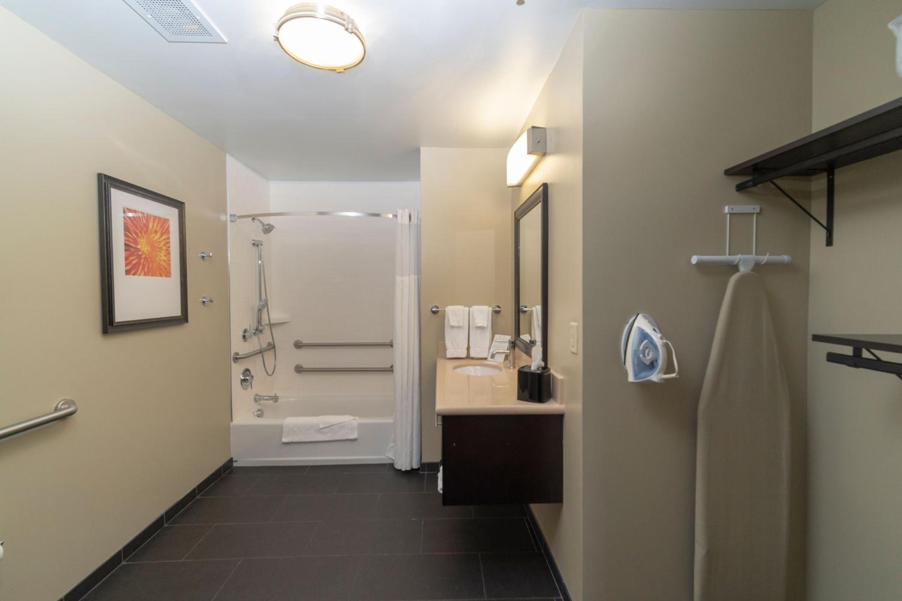 One-Bedroom Suite with Two Queen Beds - Photo 4