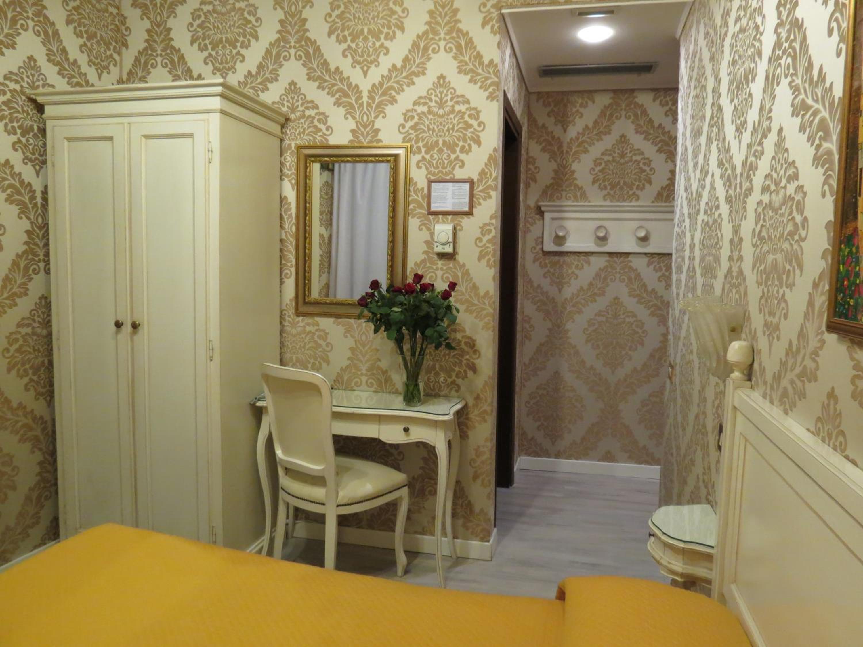 Small Double Room photo 1