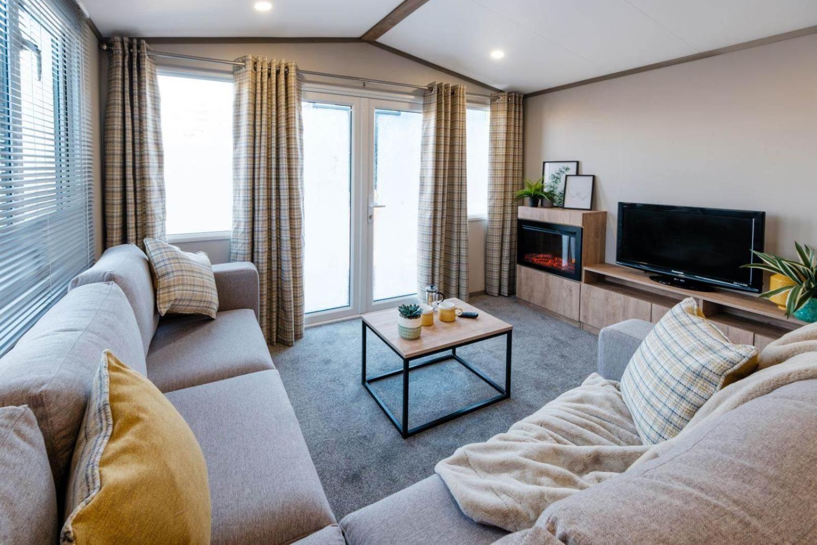 Silver 2 Bedroom Holiday Caravan - Dog Friendly photo 2