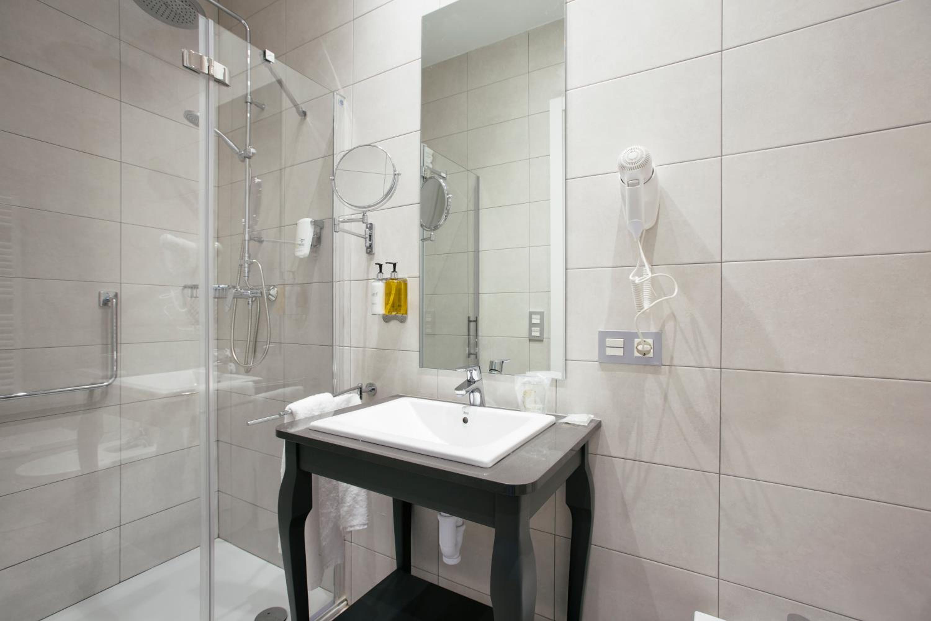 One-Bedroom Apartment with Balcony photo 2