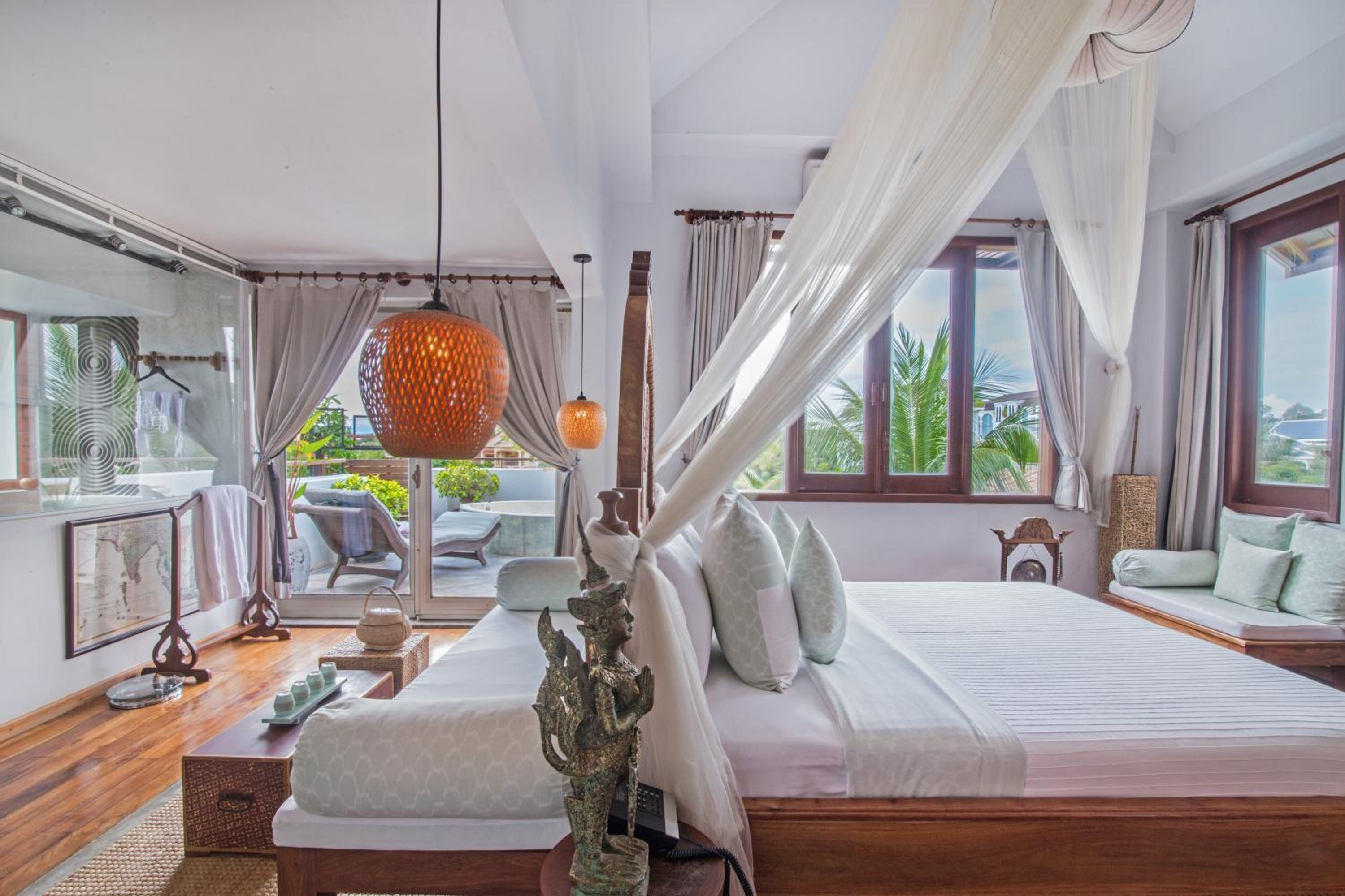 Honeymoon Suite With Outdoor Bathtub photo 1