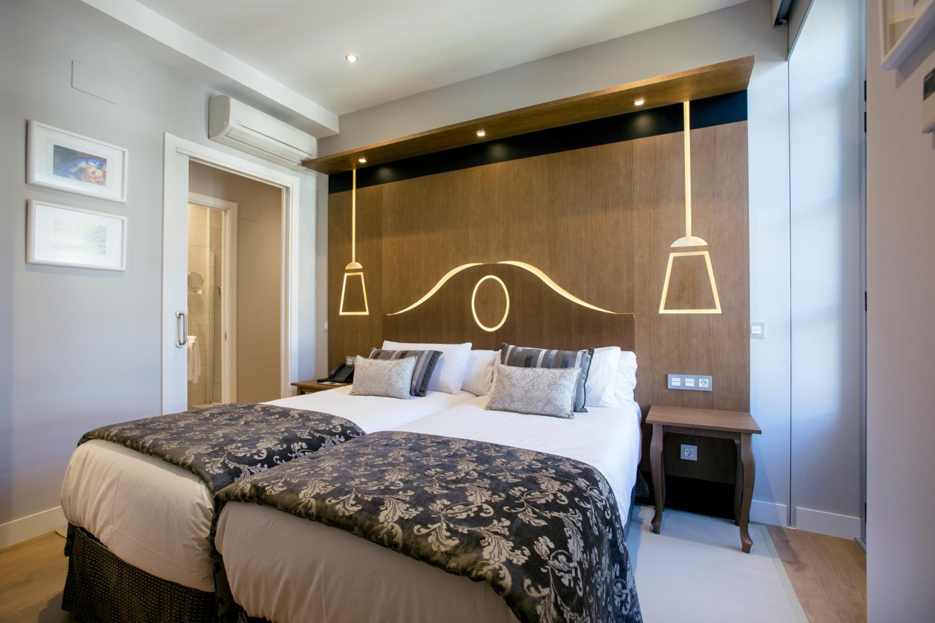 One-Bedroom Apartment with Balcony photo 3