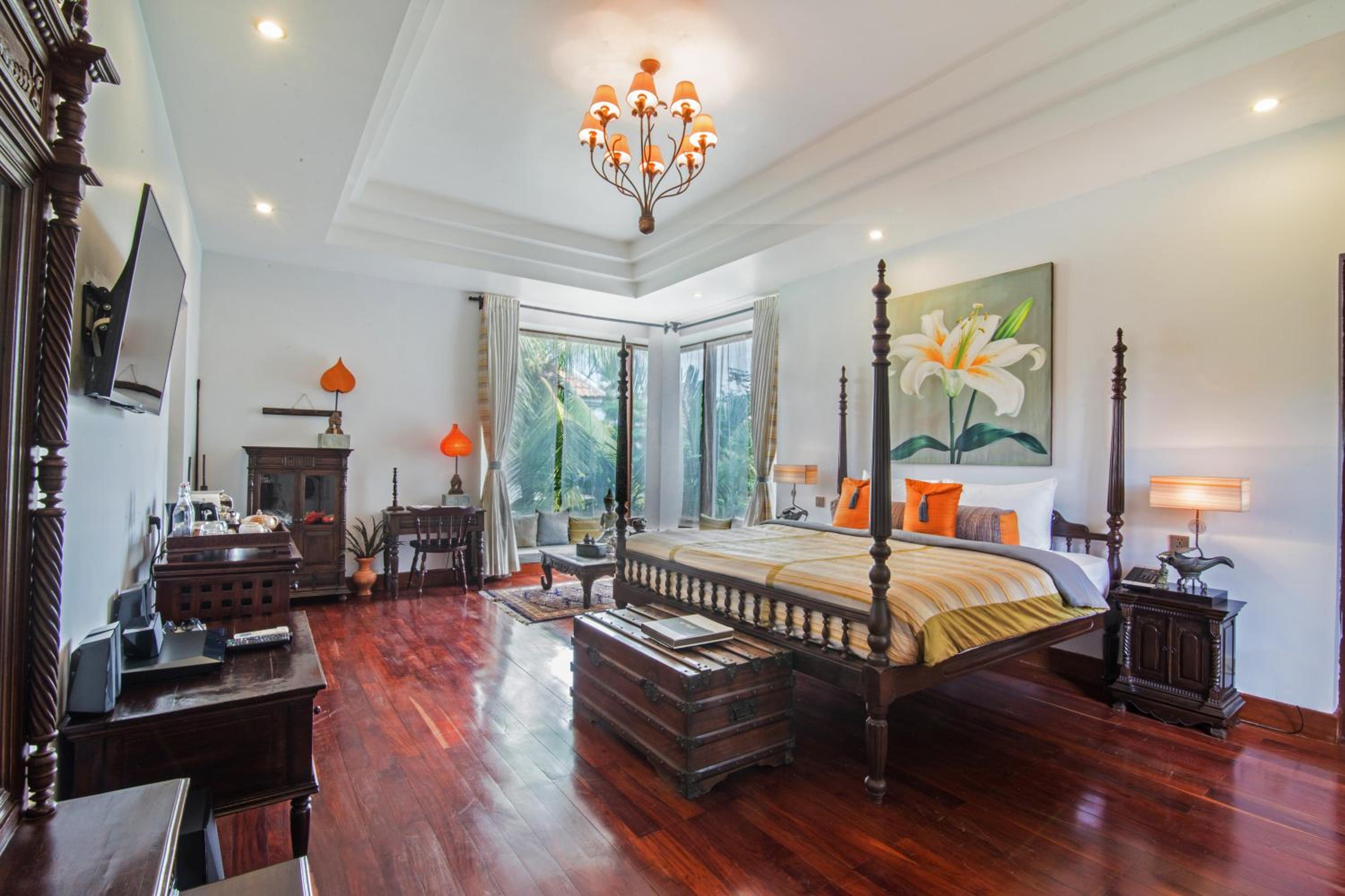 Colonial Suite With Outdoor Jacuzzi photo 1