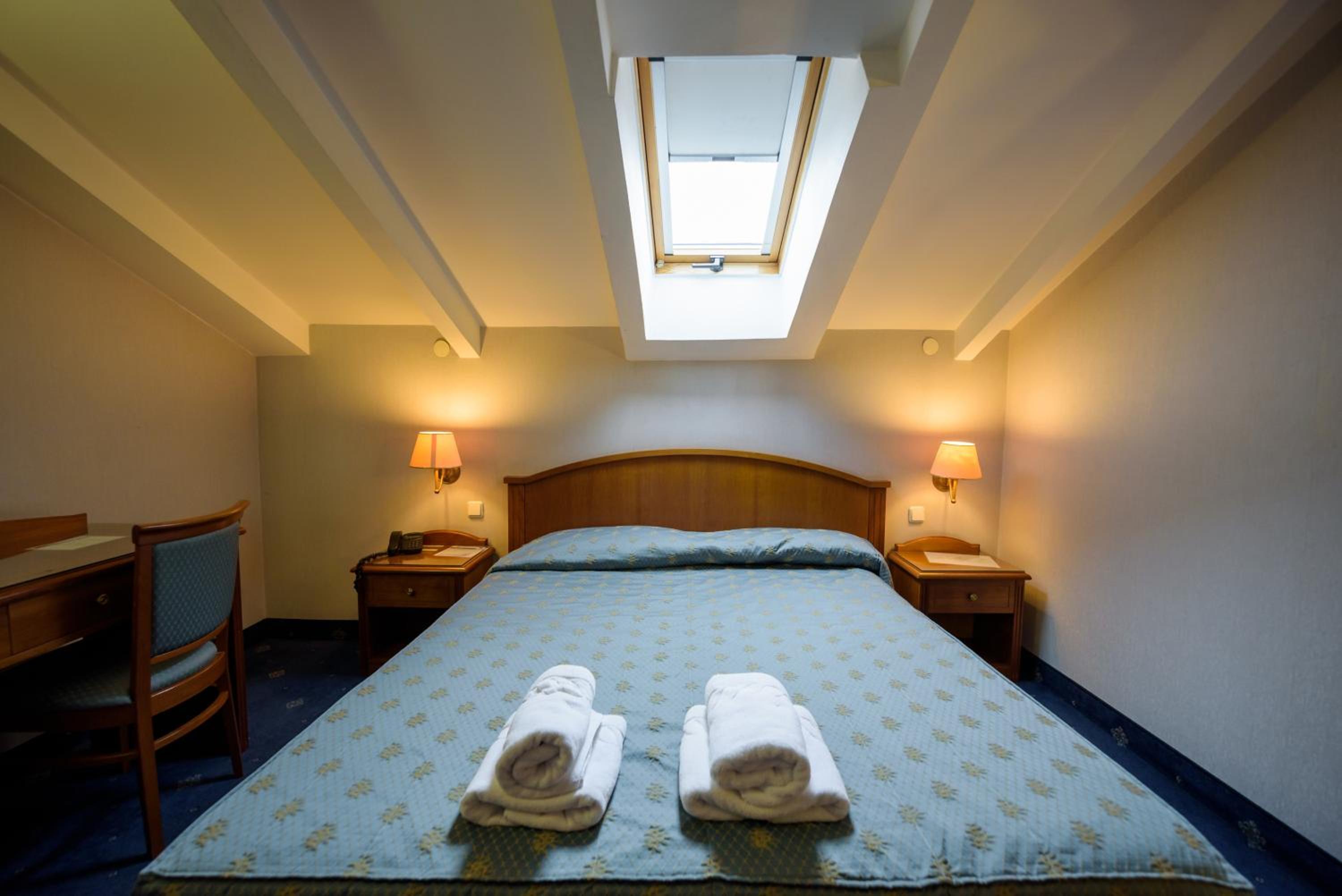Double or Twin Room - Attic photo 3