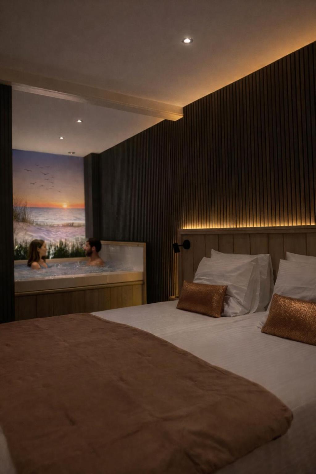 King Suite with Spa Bath photo 2