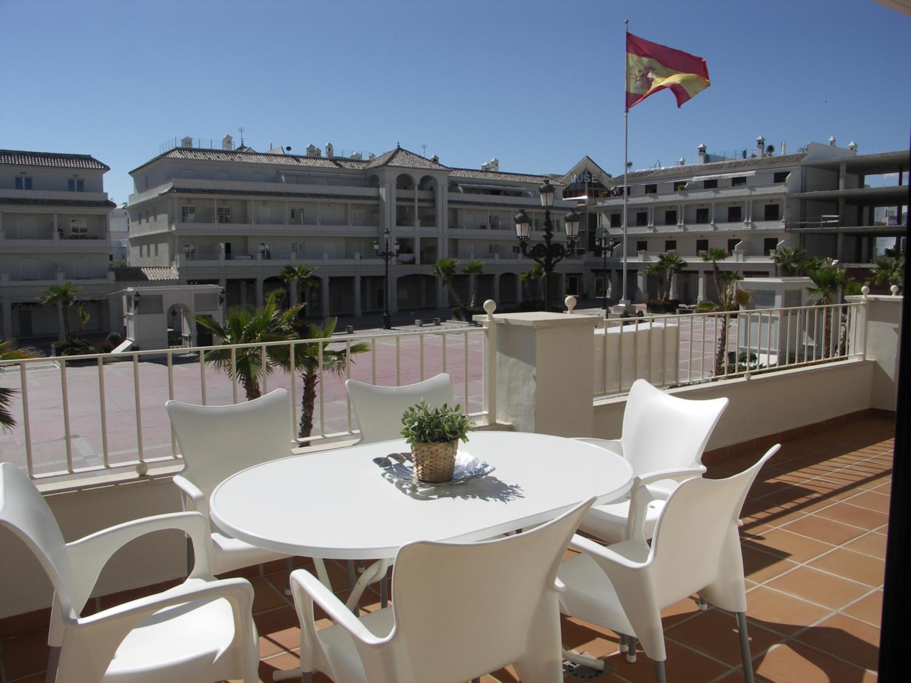 Three-Bedroom Apartment (6 Adults) with Free Parking photo 2