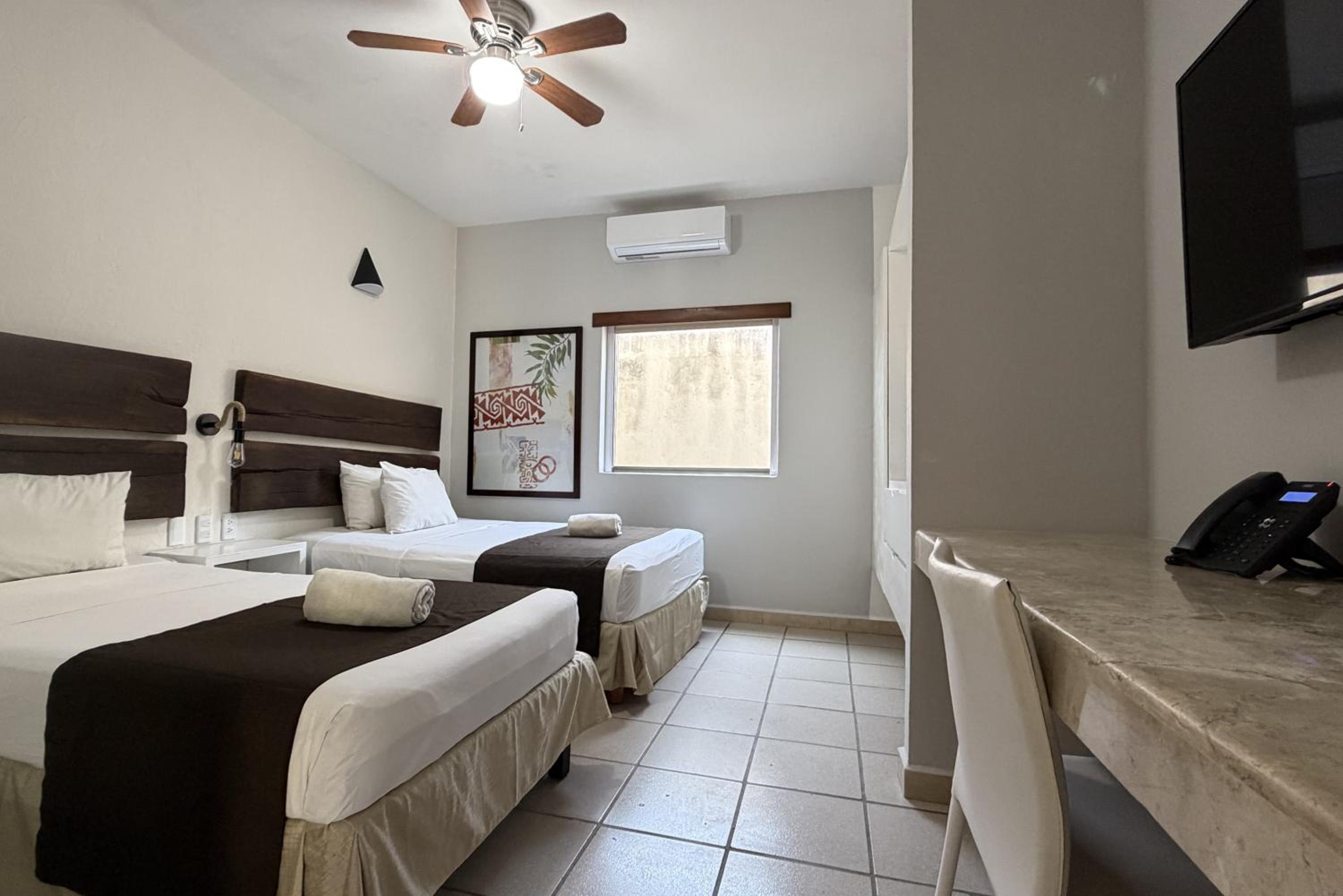 Twin Room - Non-Smoking photo 3