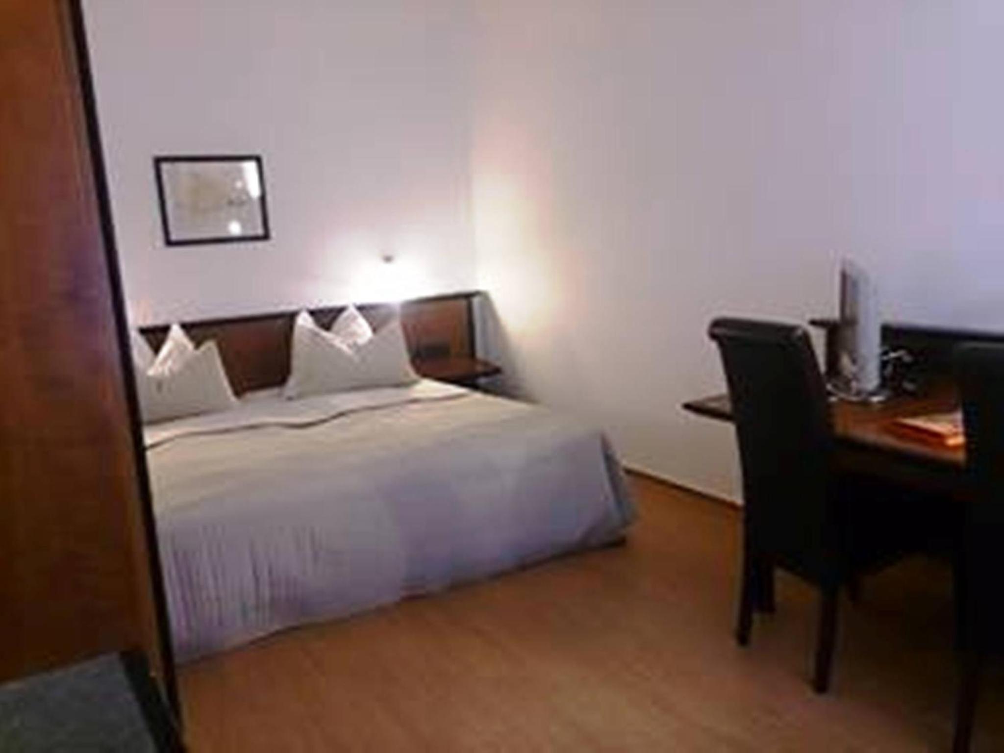 Double Room - Photo 6
