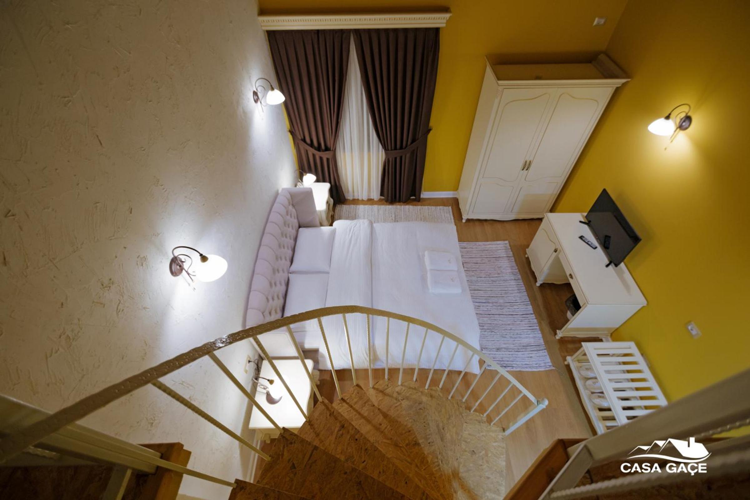 Deluxe Double Room (2 Adults + 1 Child) photo 1