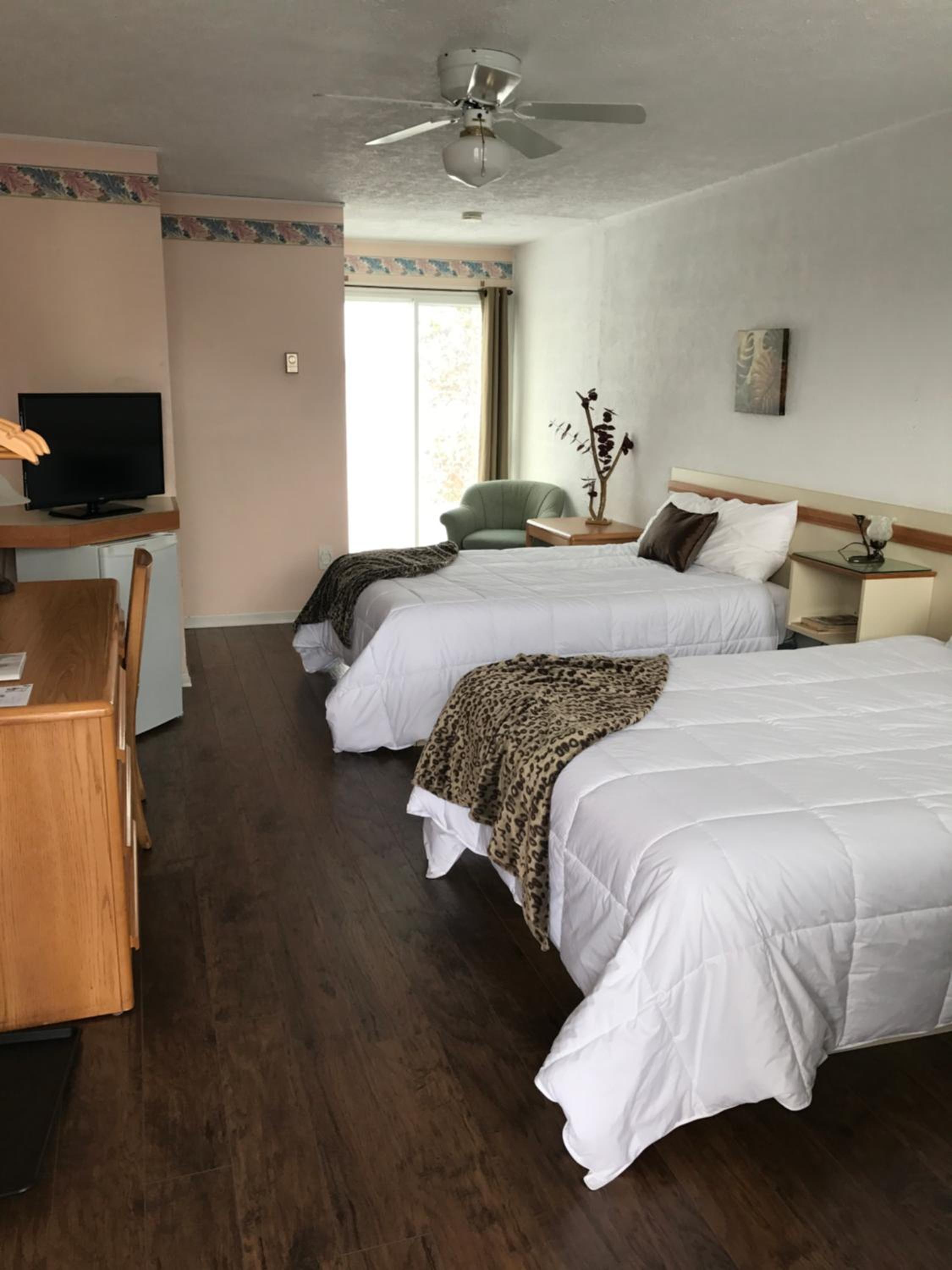 Double Room with Two Double Beds with River View  photo 2