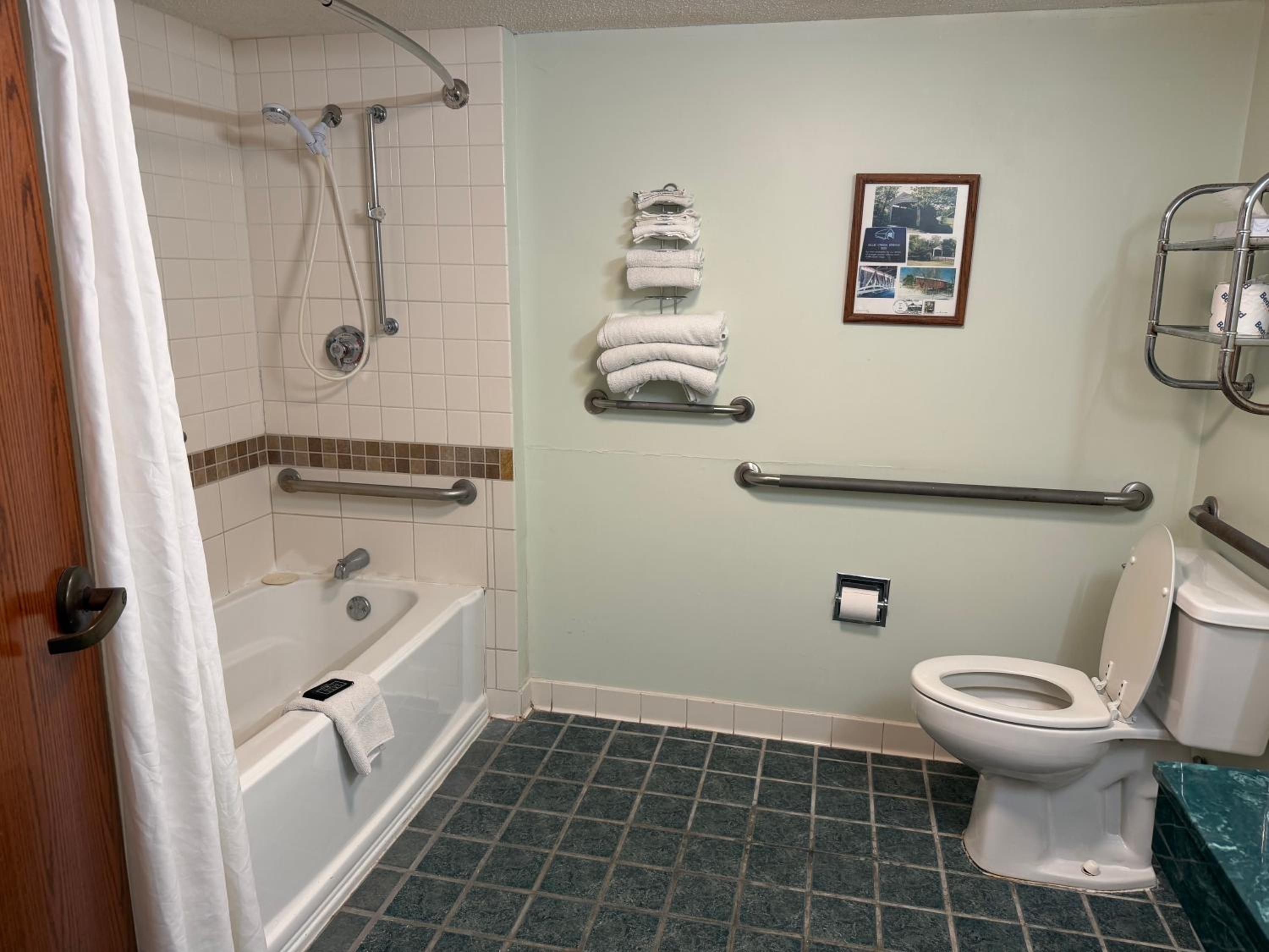 2 Queen Beds Accessible Non-Smoking - Photo 2