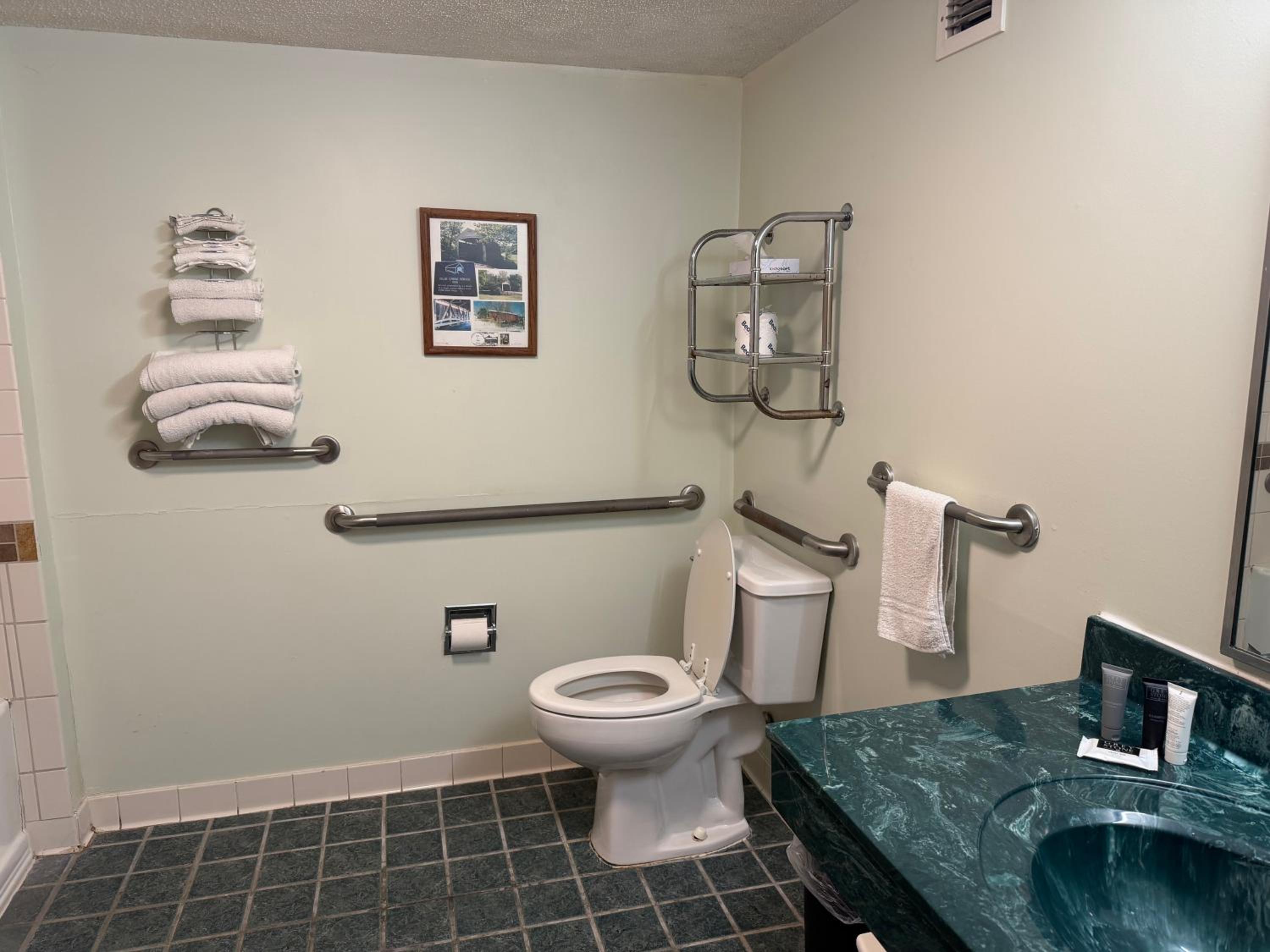 2 Queen Beds Accessible Non-Smoking - Photo 3
