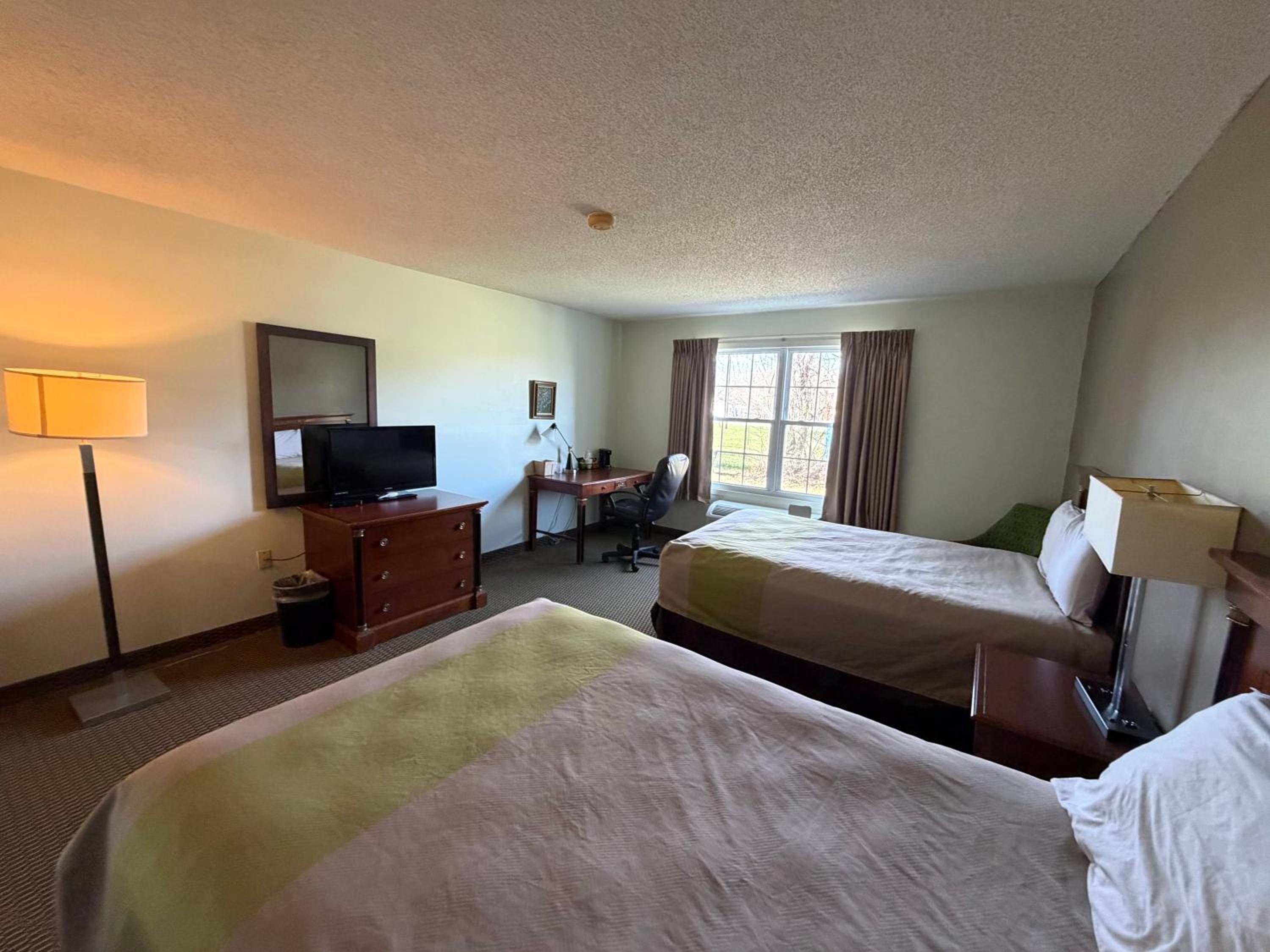 2 Queen Beds Accessible Non-Smoking - Photo 4