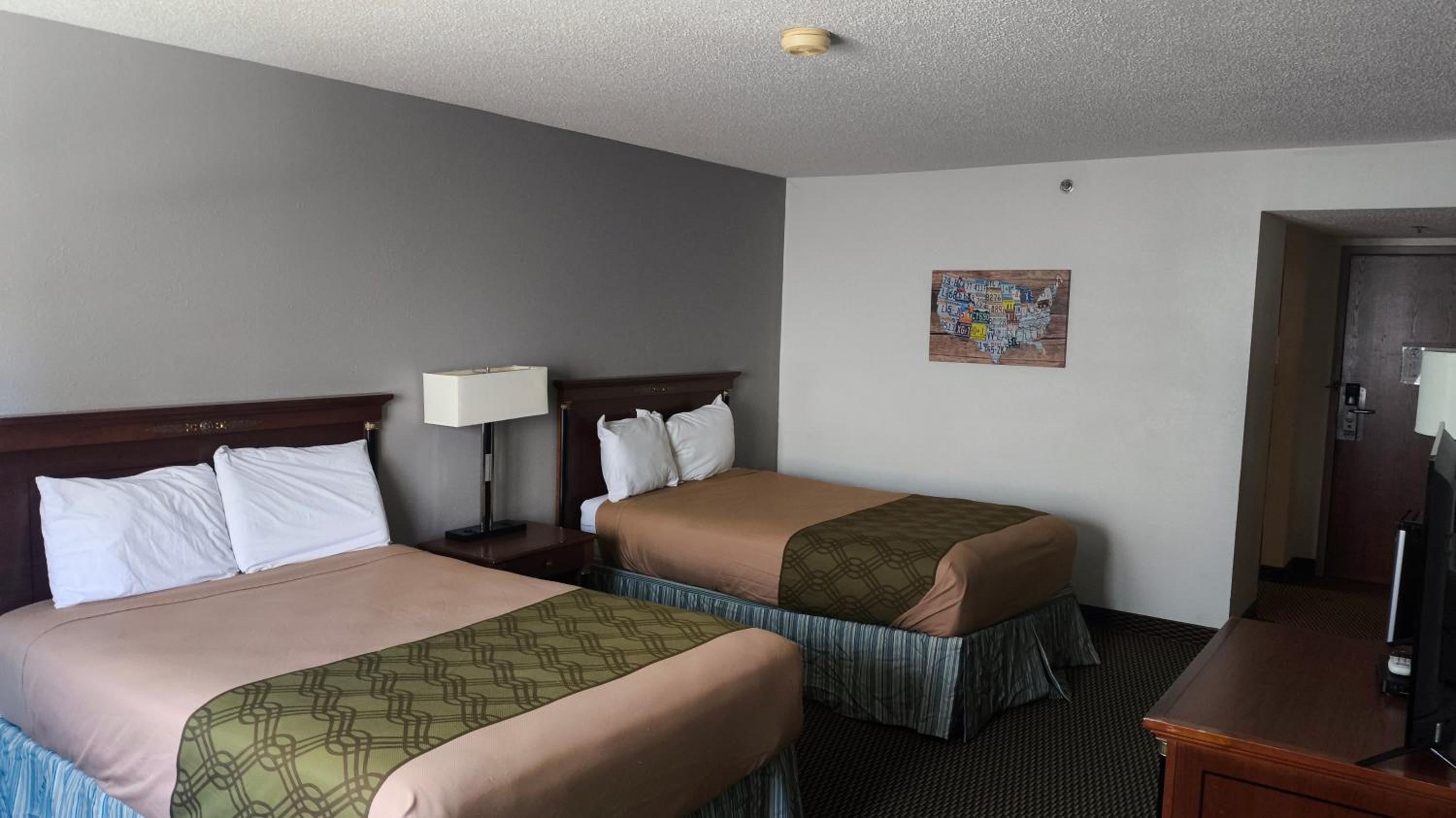 2 Queen Beds Non-Smoking - Photo 5