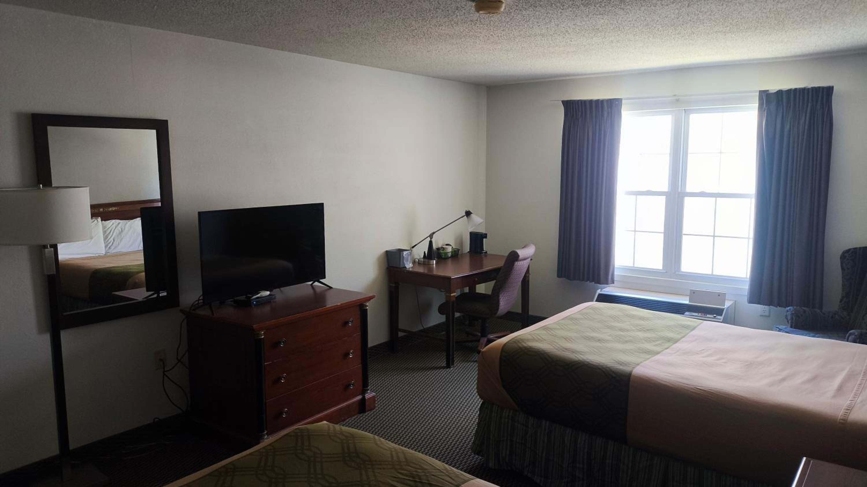 2 Queen Beds Non-Smoking - Photo 7