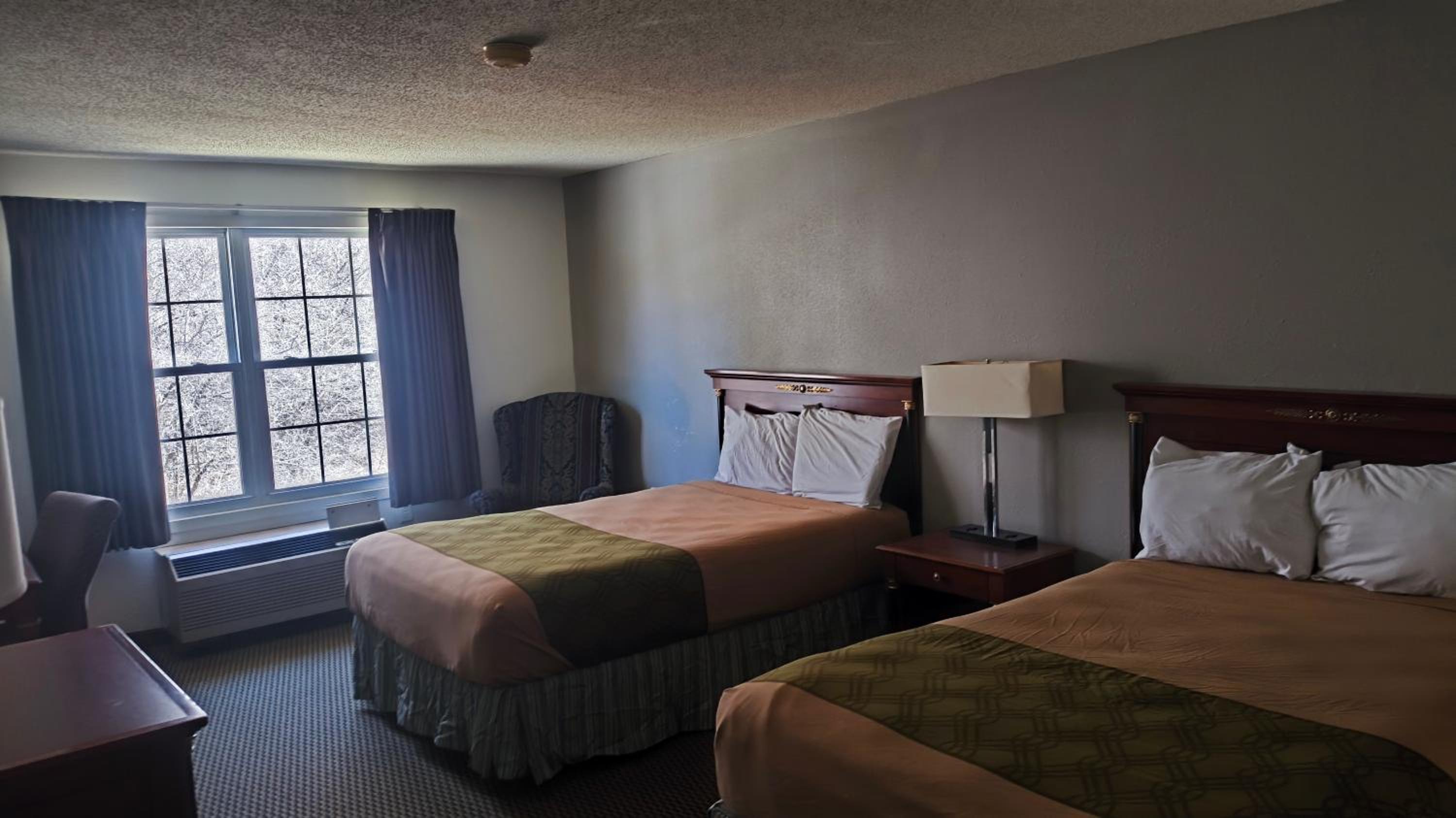 2 Queen Beds Non-Smoking - Photo 9