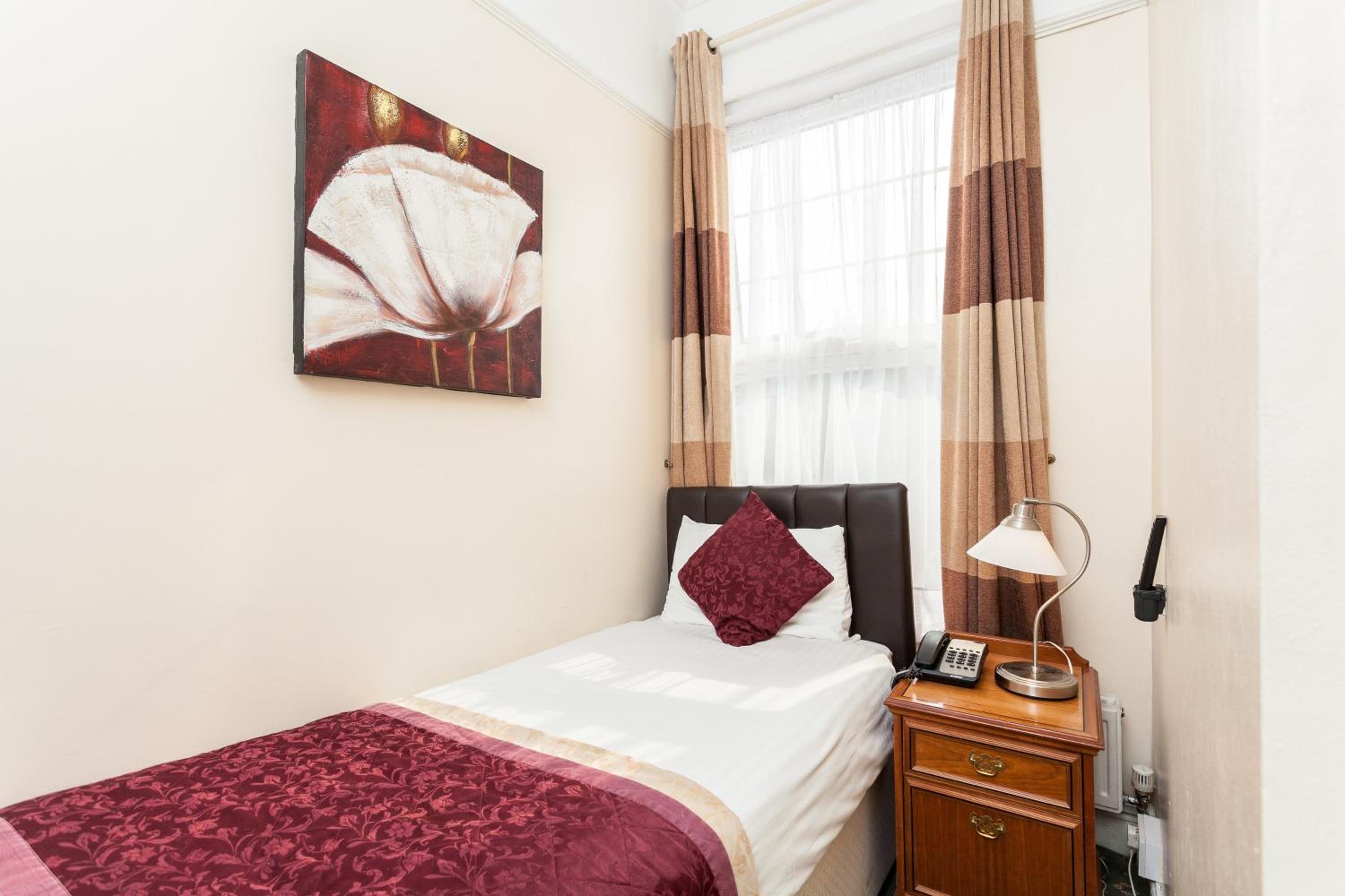 Single Room photo 3