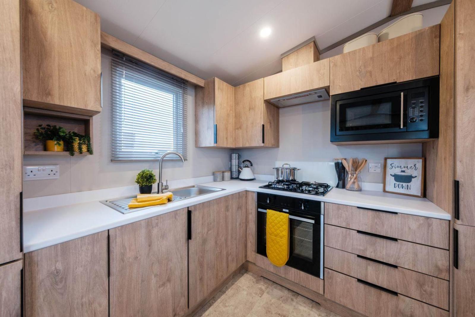 Pet Friendly Silver Holiday Caravan 2 Bed photo 2