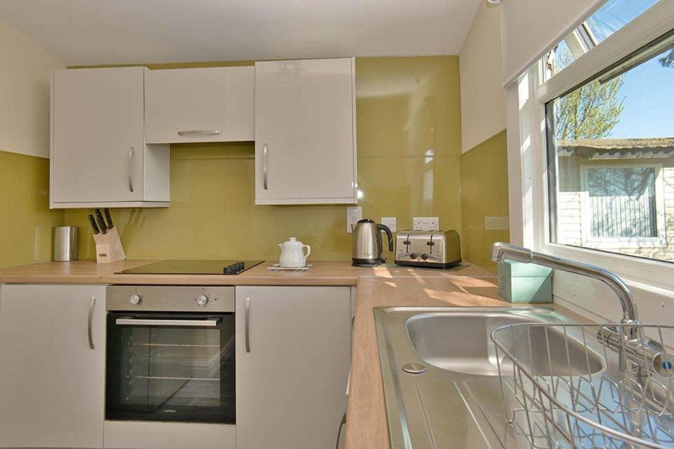 Pet Friendly Silver Hot Tub Chalet - 2 Bed photo 2