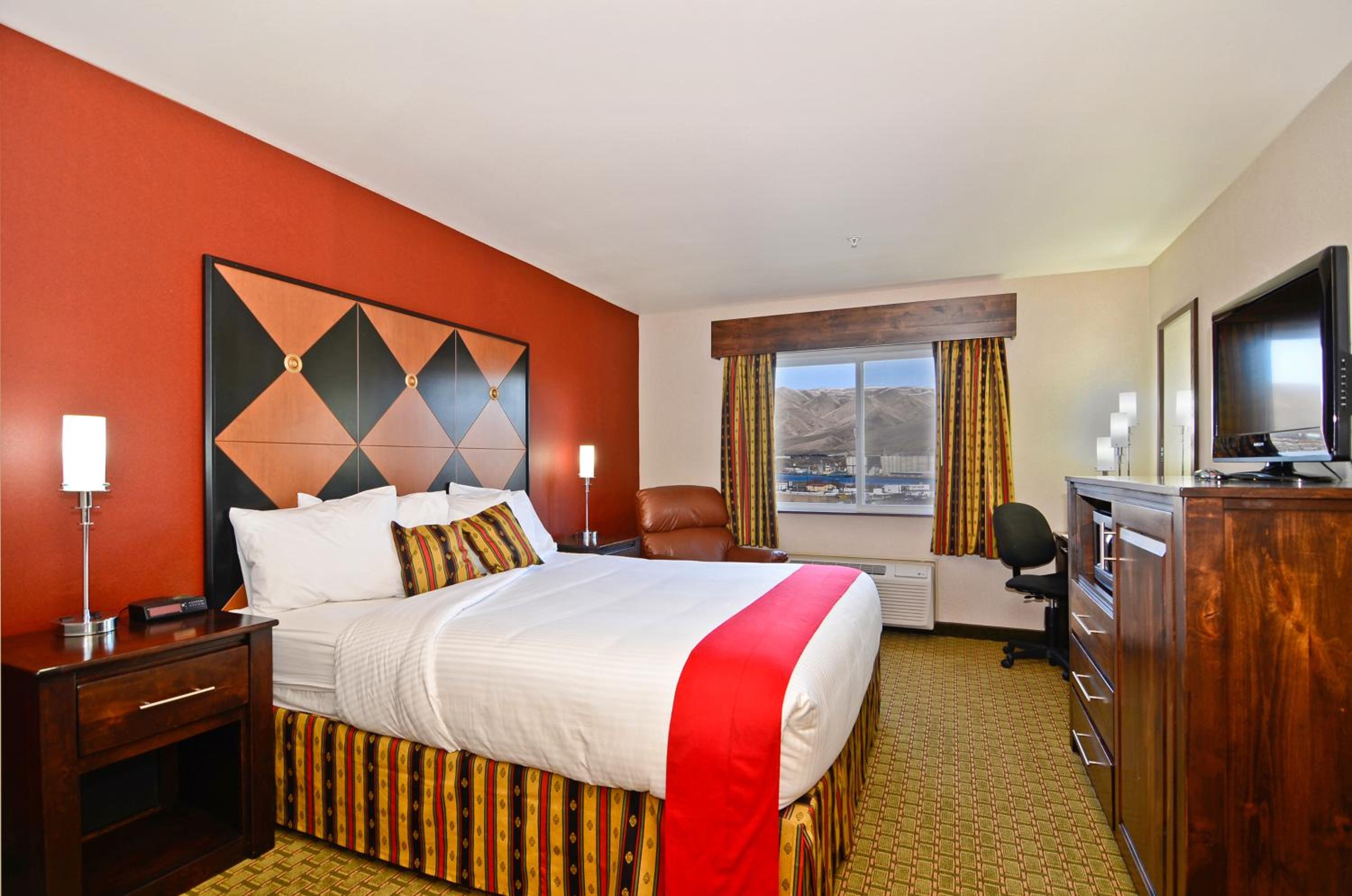 King Room - Non-Smoking - Photo 10