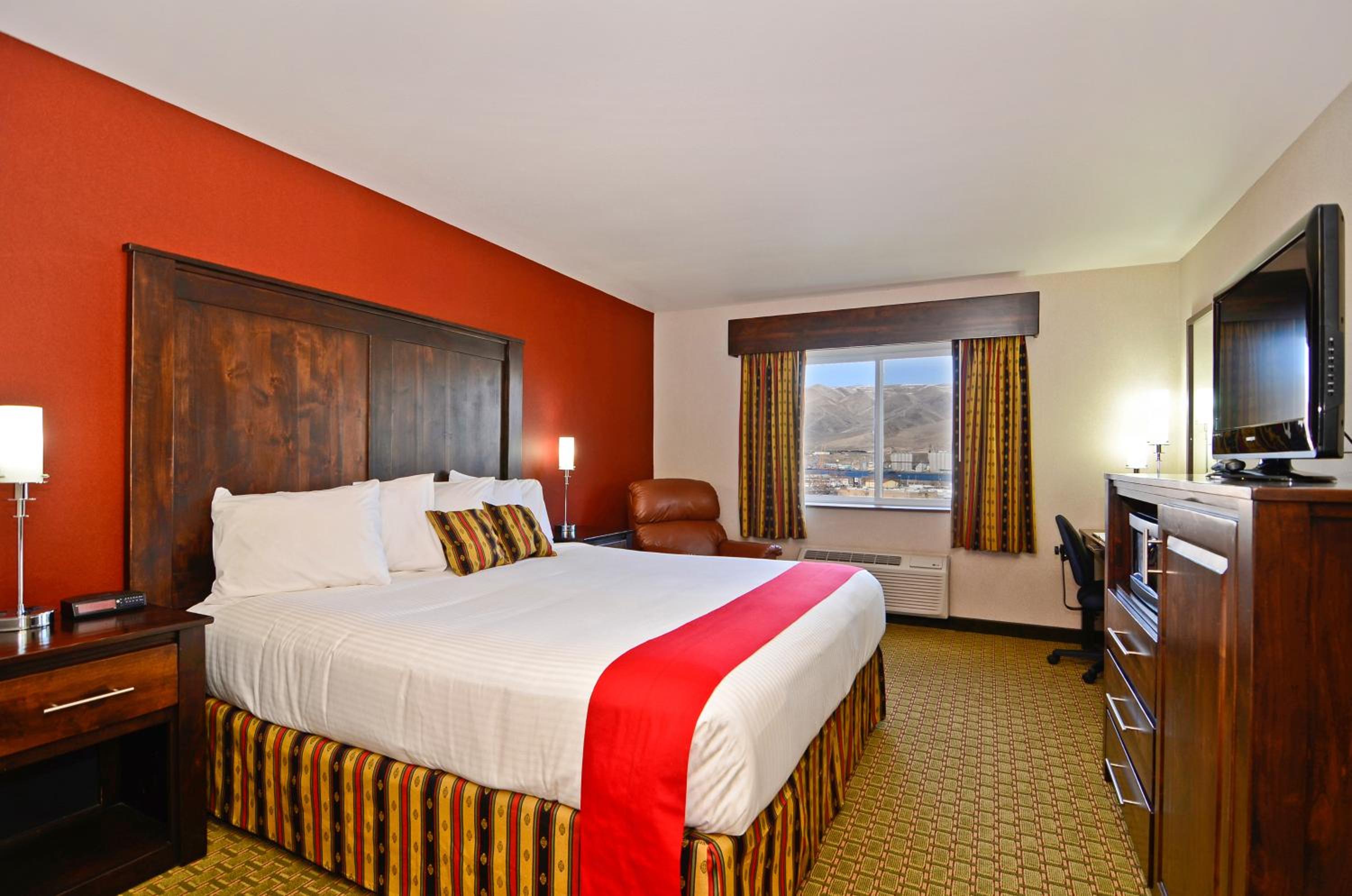 King Room - Non-Smoking - Photo 2