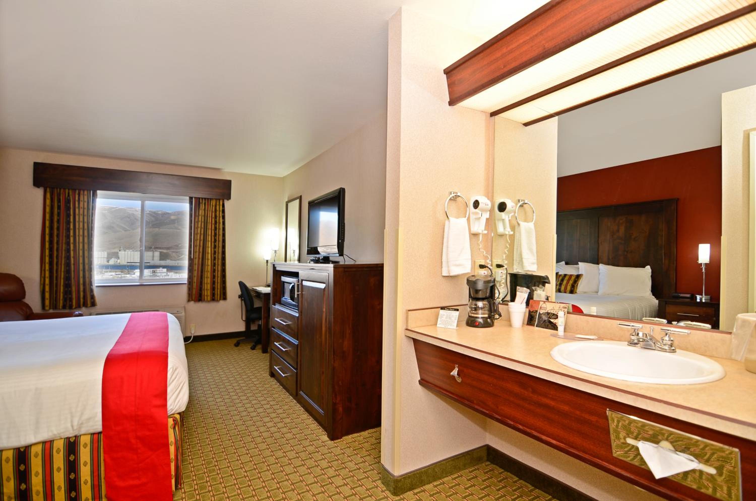 Double Room with Two Double Beds - Non-Smoking - Photo 1