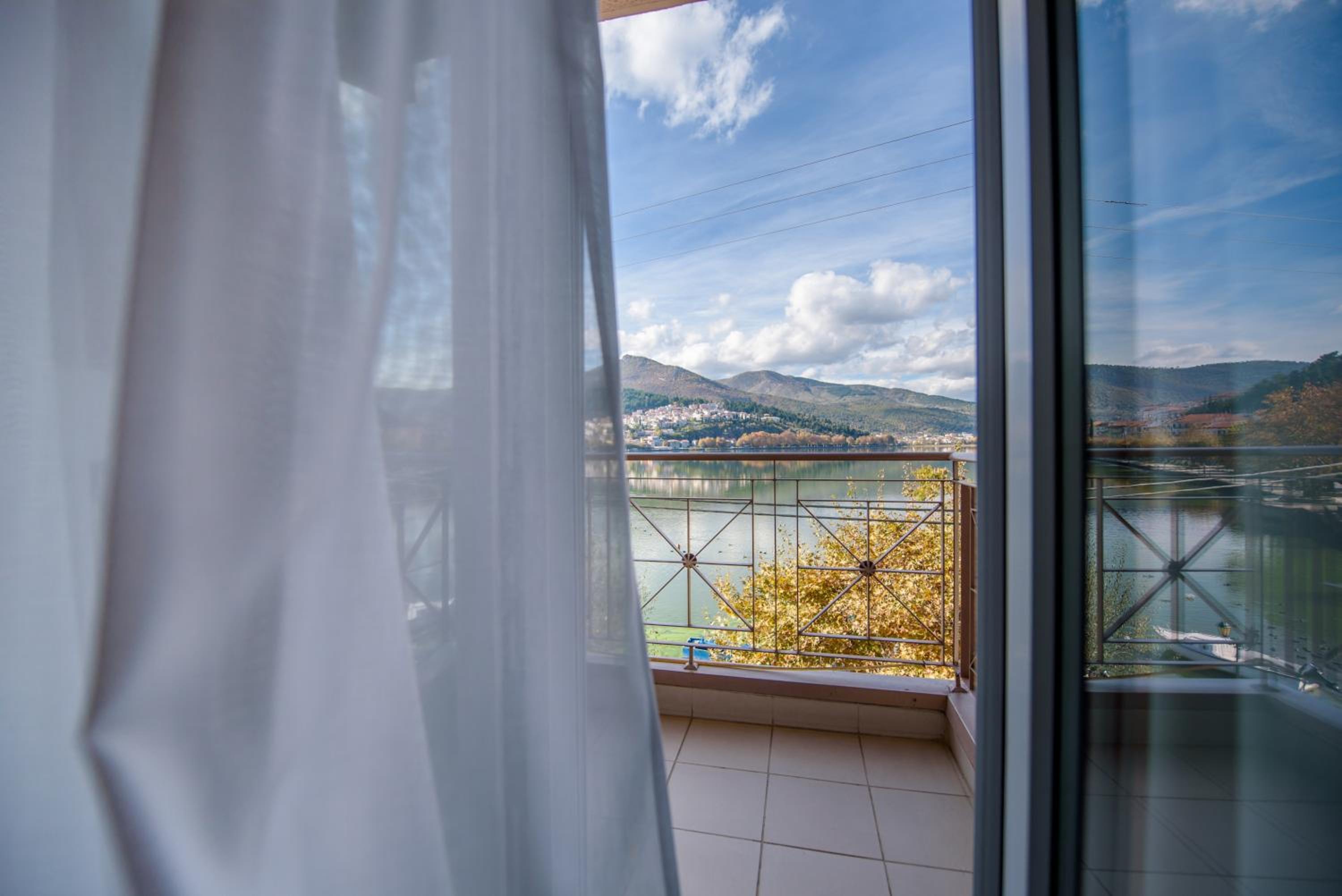 Double or Twin Room with Lake View photo 2