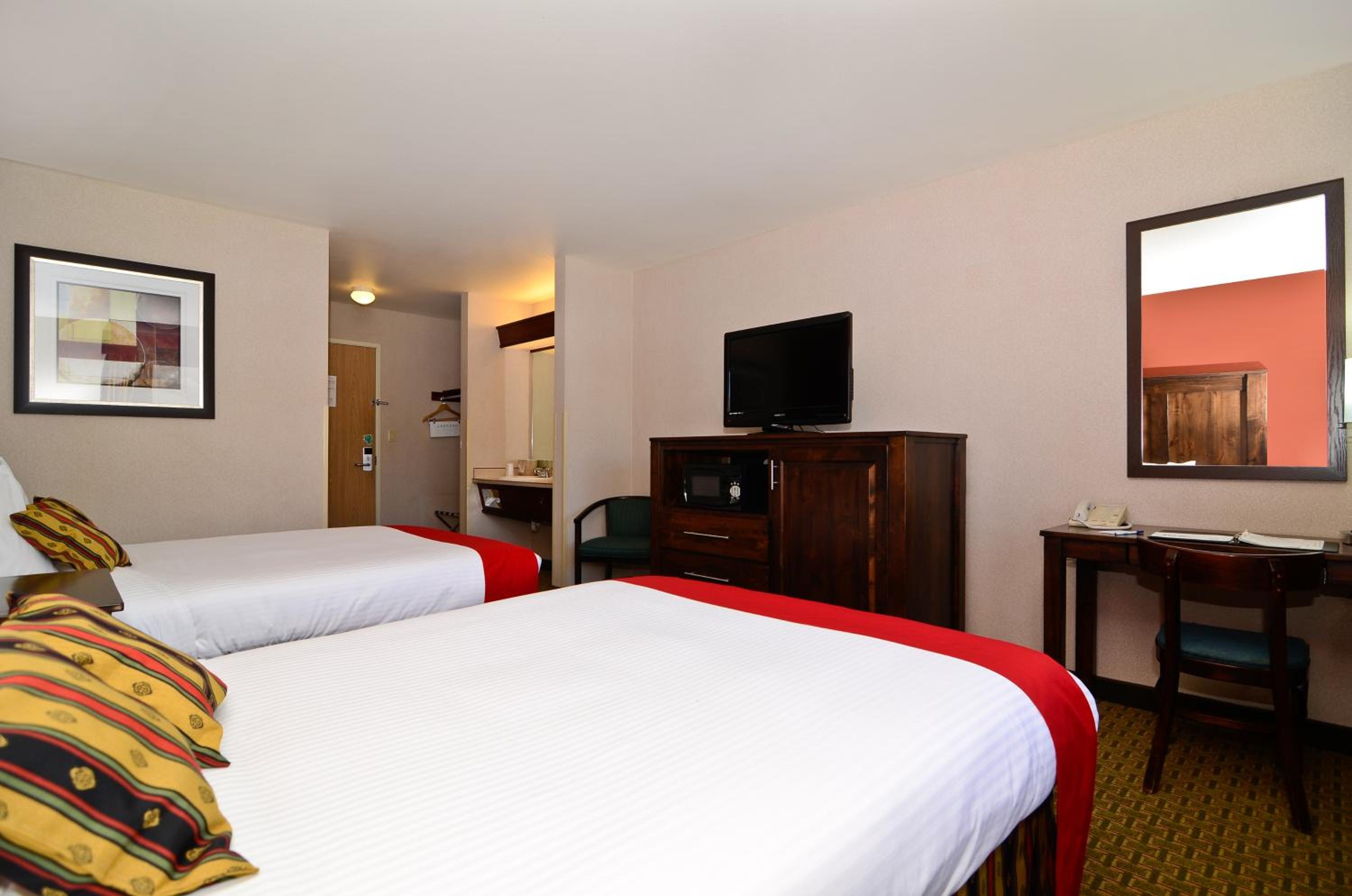 Double Room with Two Double Beds - Non-Smoking - Photo 8