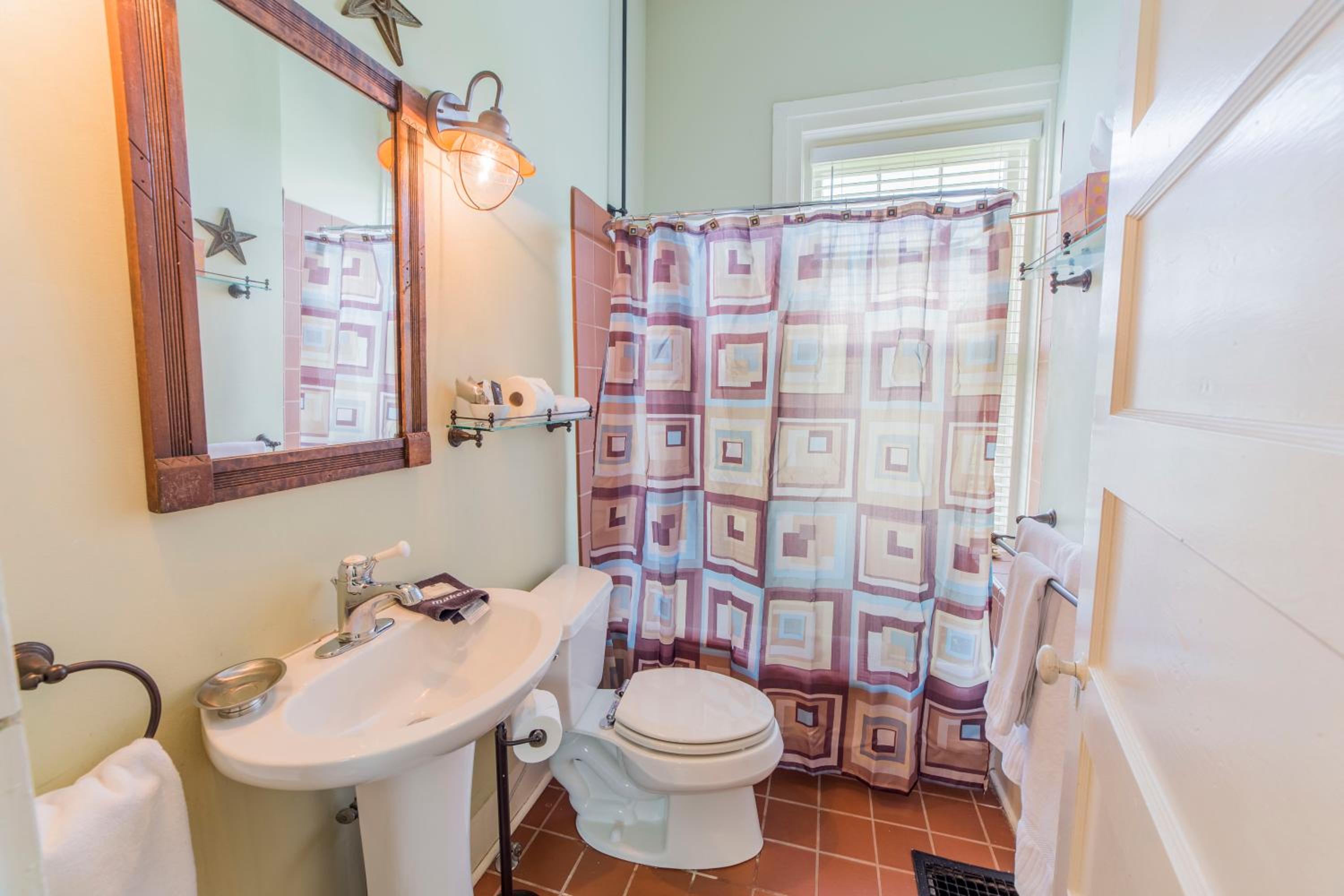 Queen Suite (2)