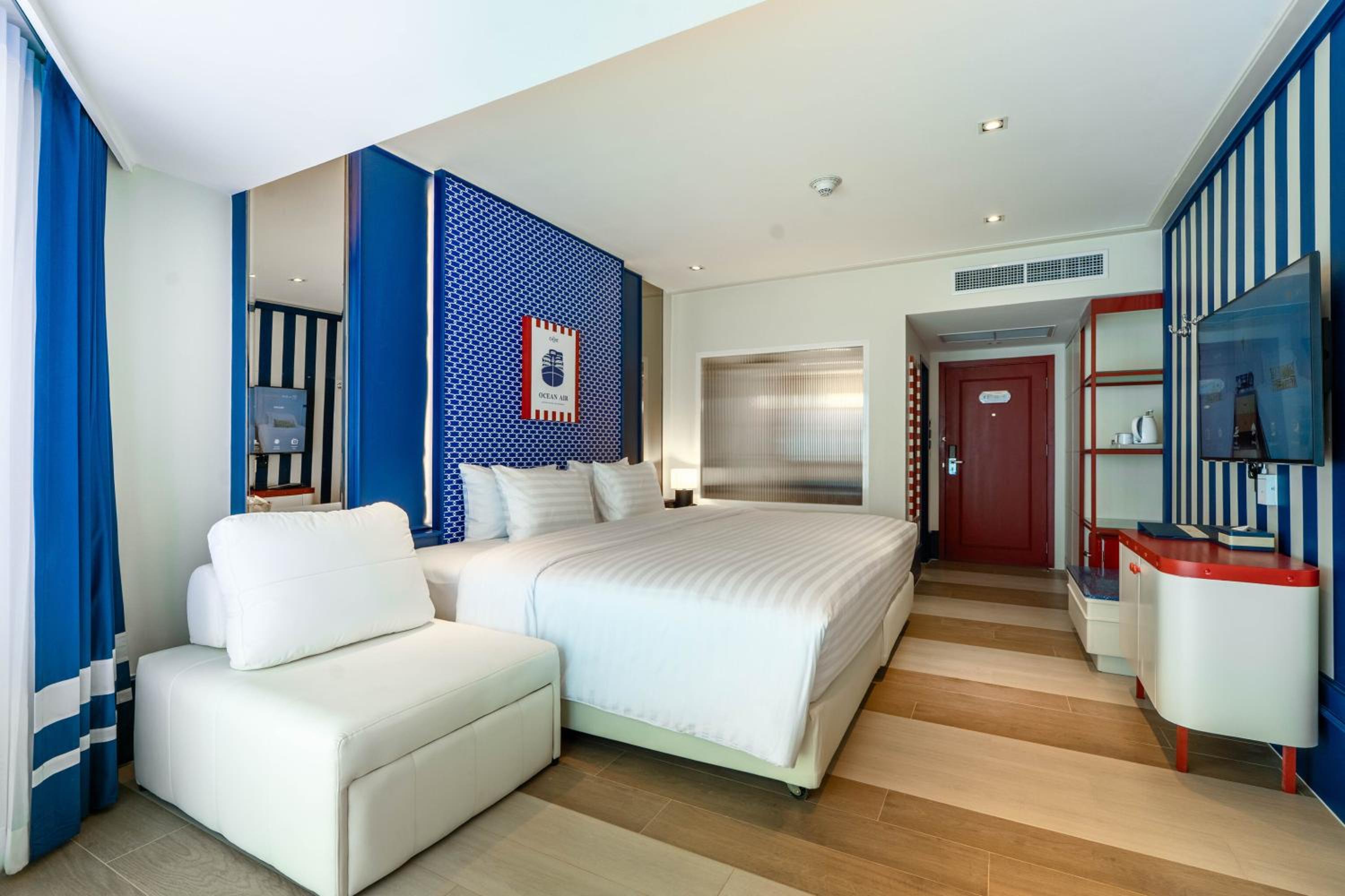 Cruise Cabin Super King Bed photo 1