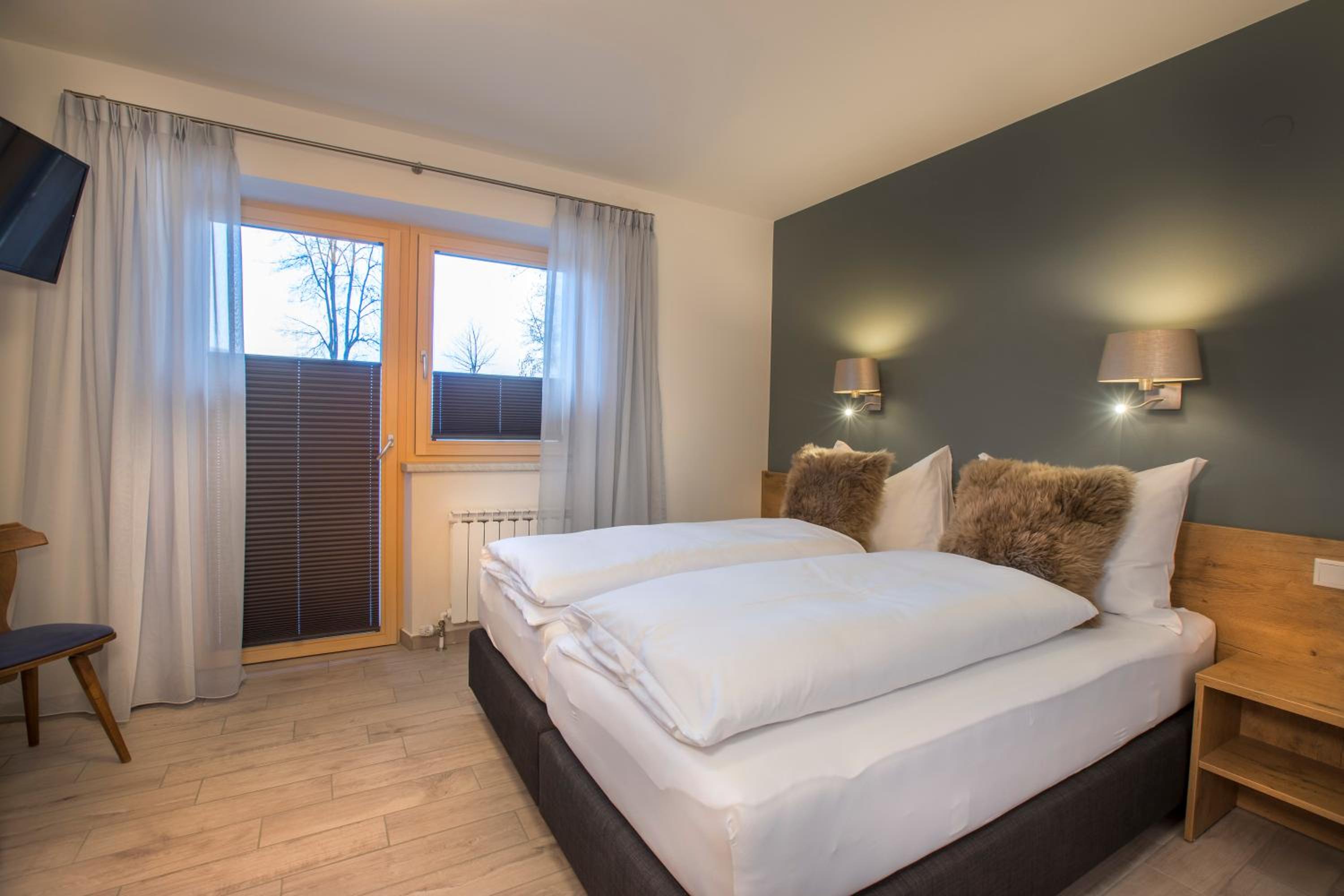 One-Bedroom Apartment with Mountain View photo 1