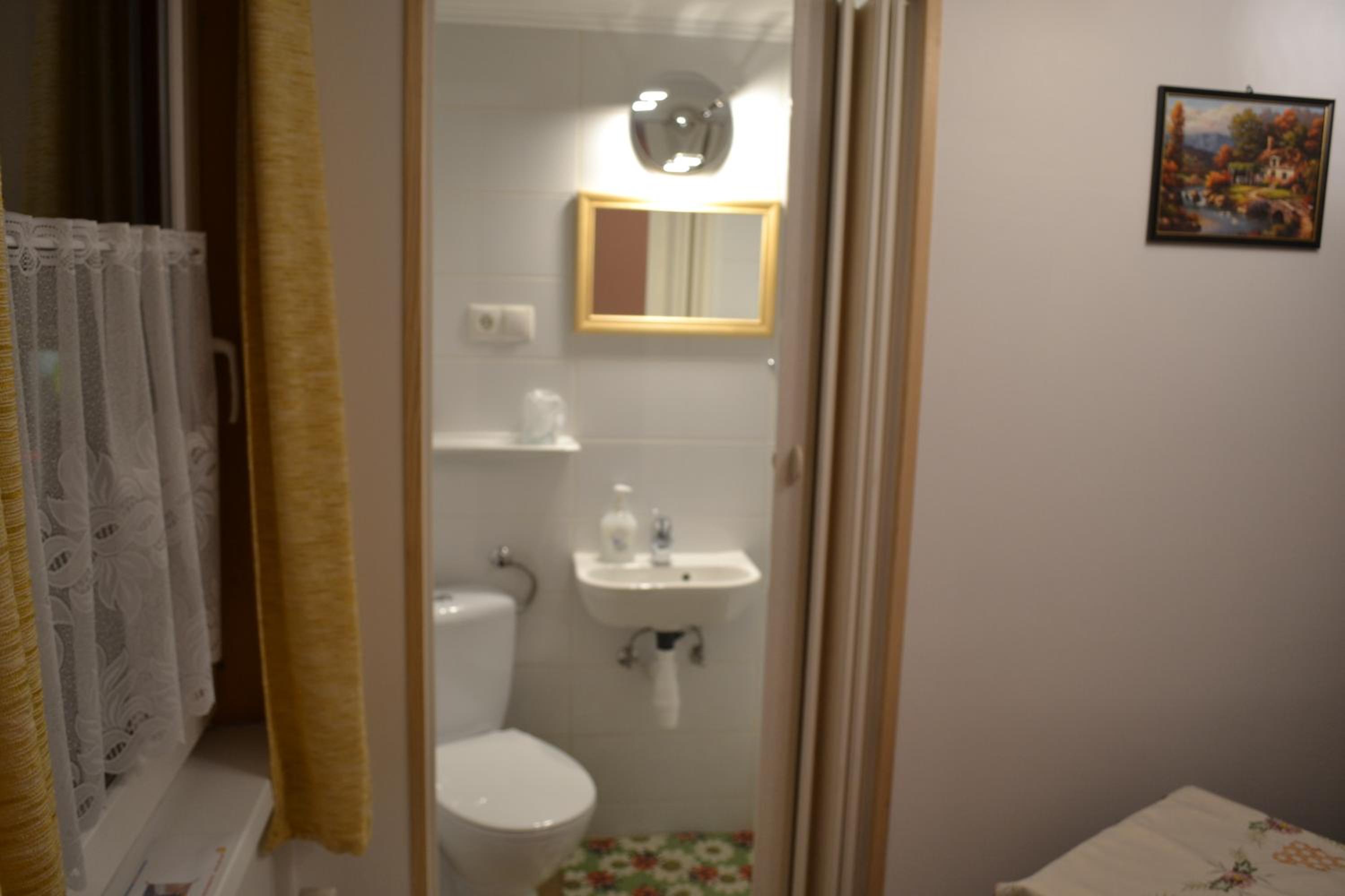 Single Room with Private Bathroom photo 2