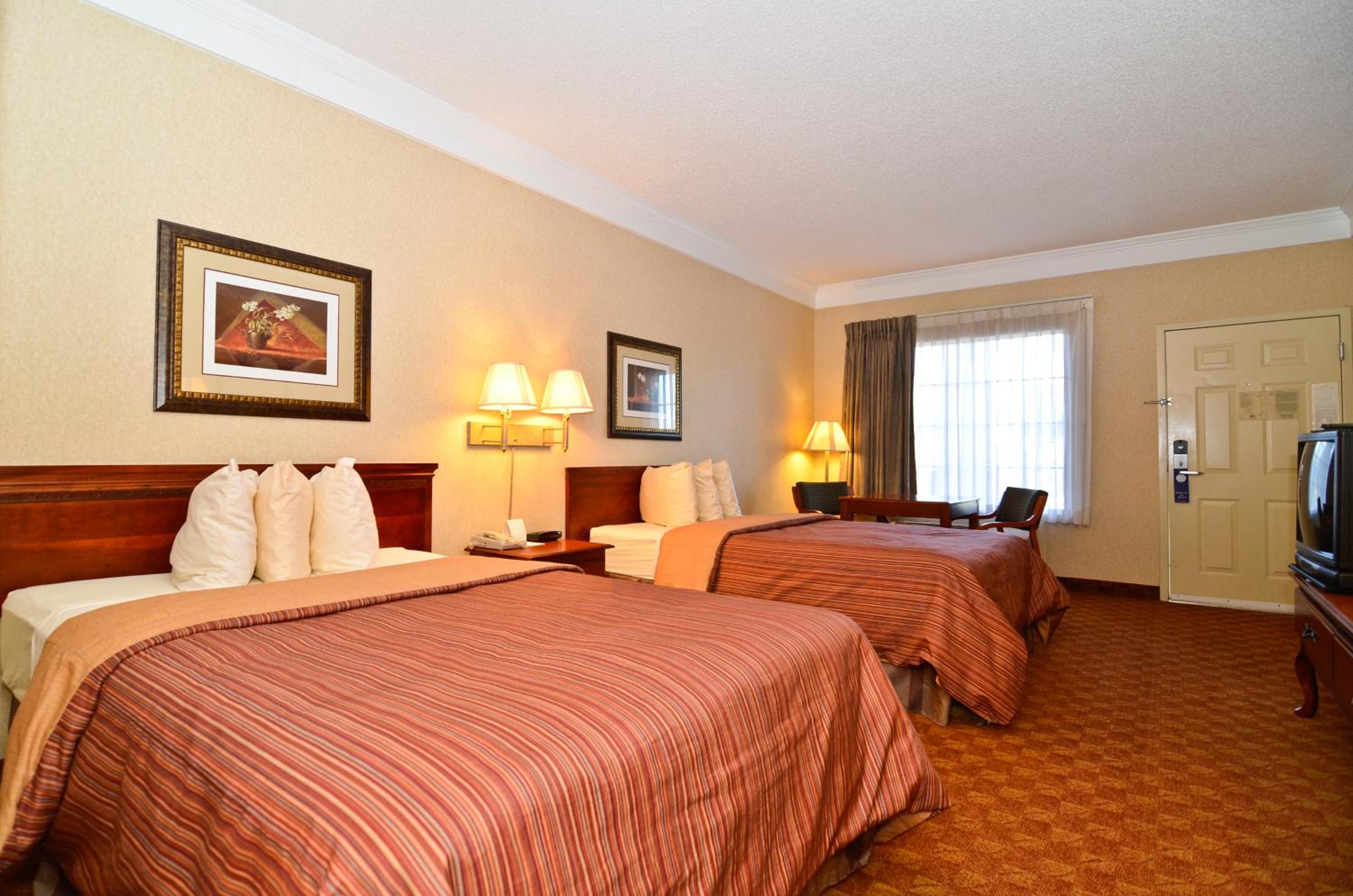 Double Room with Two Double Beds - Non-Smoking photo 3