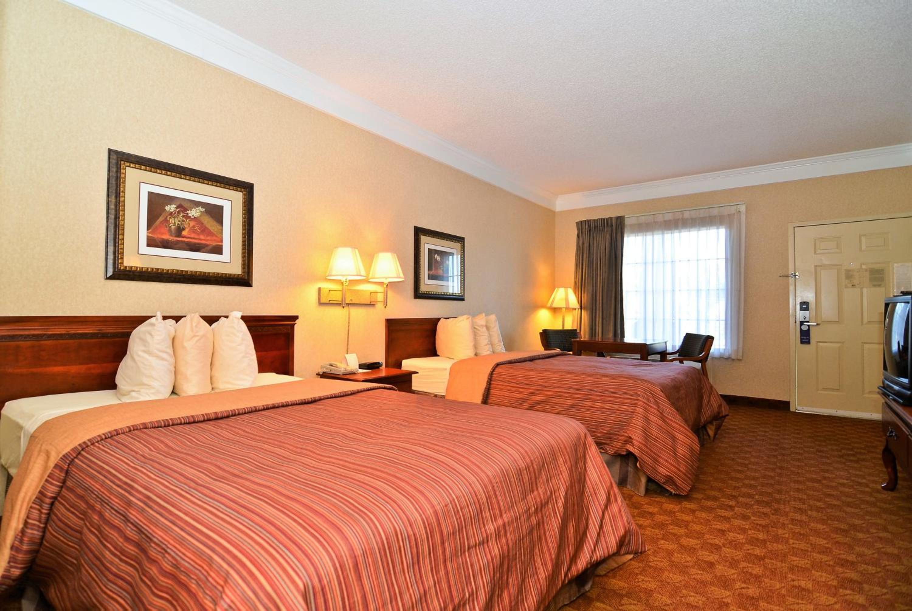 Double Room with Two Double Beds - Smoking photo 1