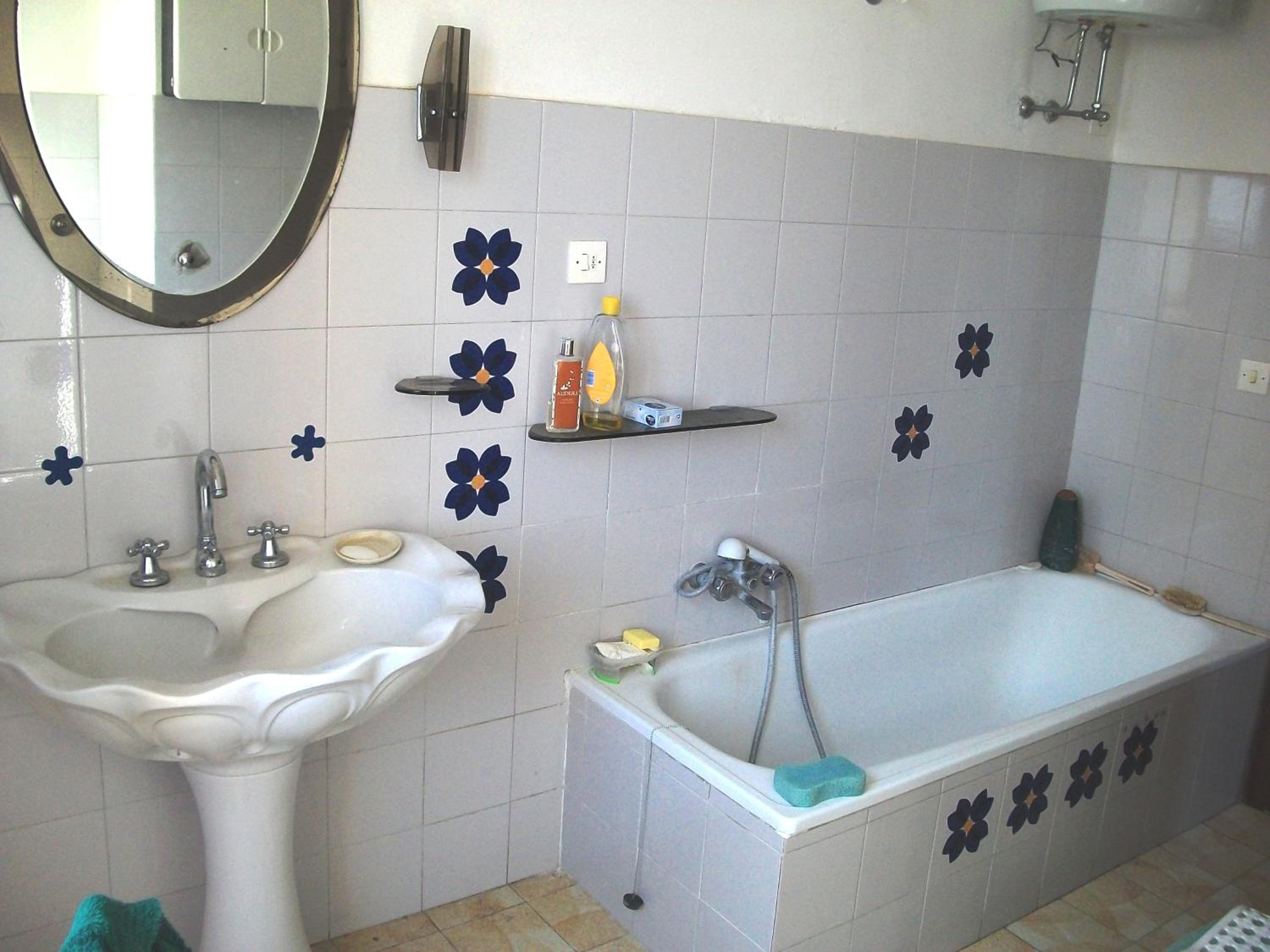 Three-Bedroom Apartment - Photo 22