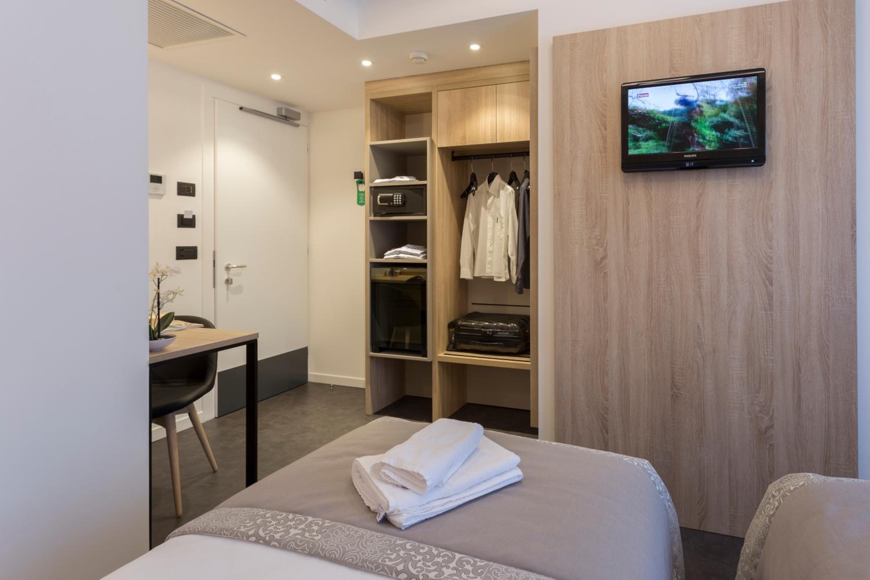 Double Room with Extra Bed photo 3