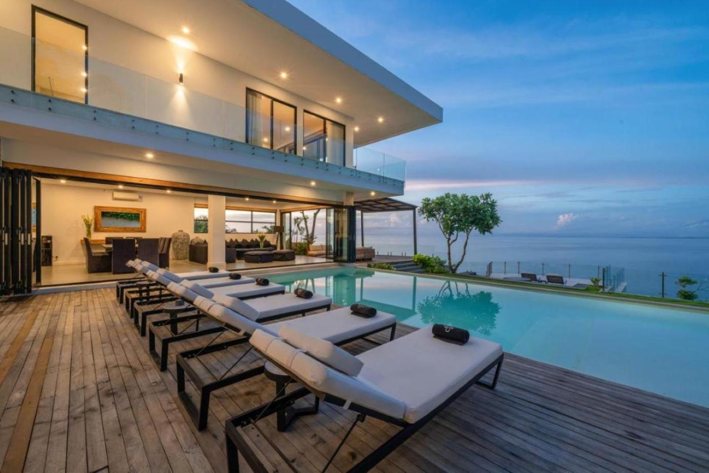 Five-Bedroom Villa with Private Pool and Sea View - Photo 2
