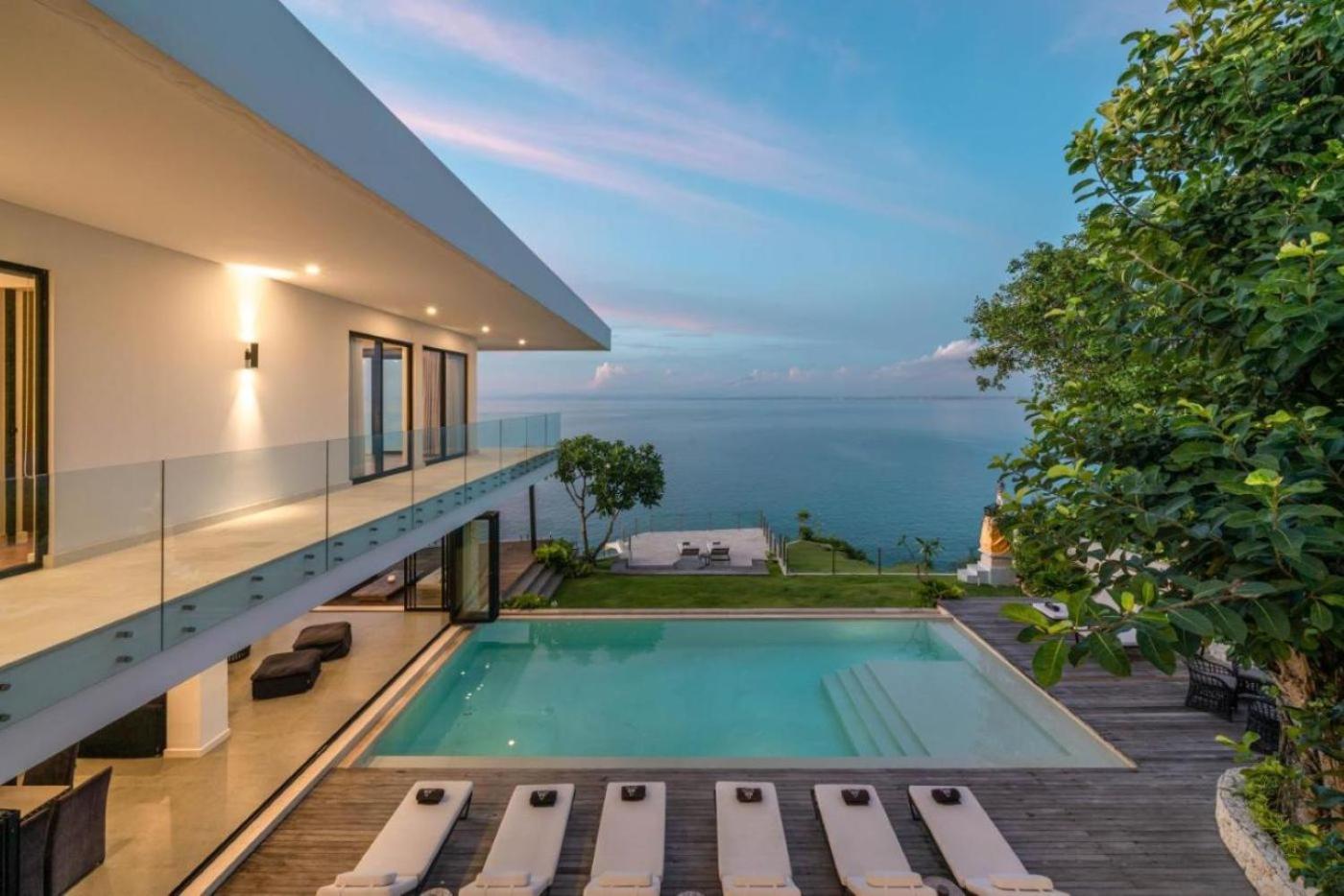 Five-Bedroom Villa with Private Pool and Sea View - Photo 3