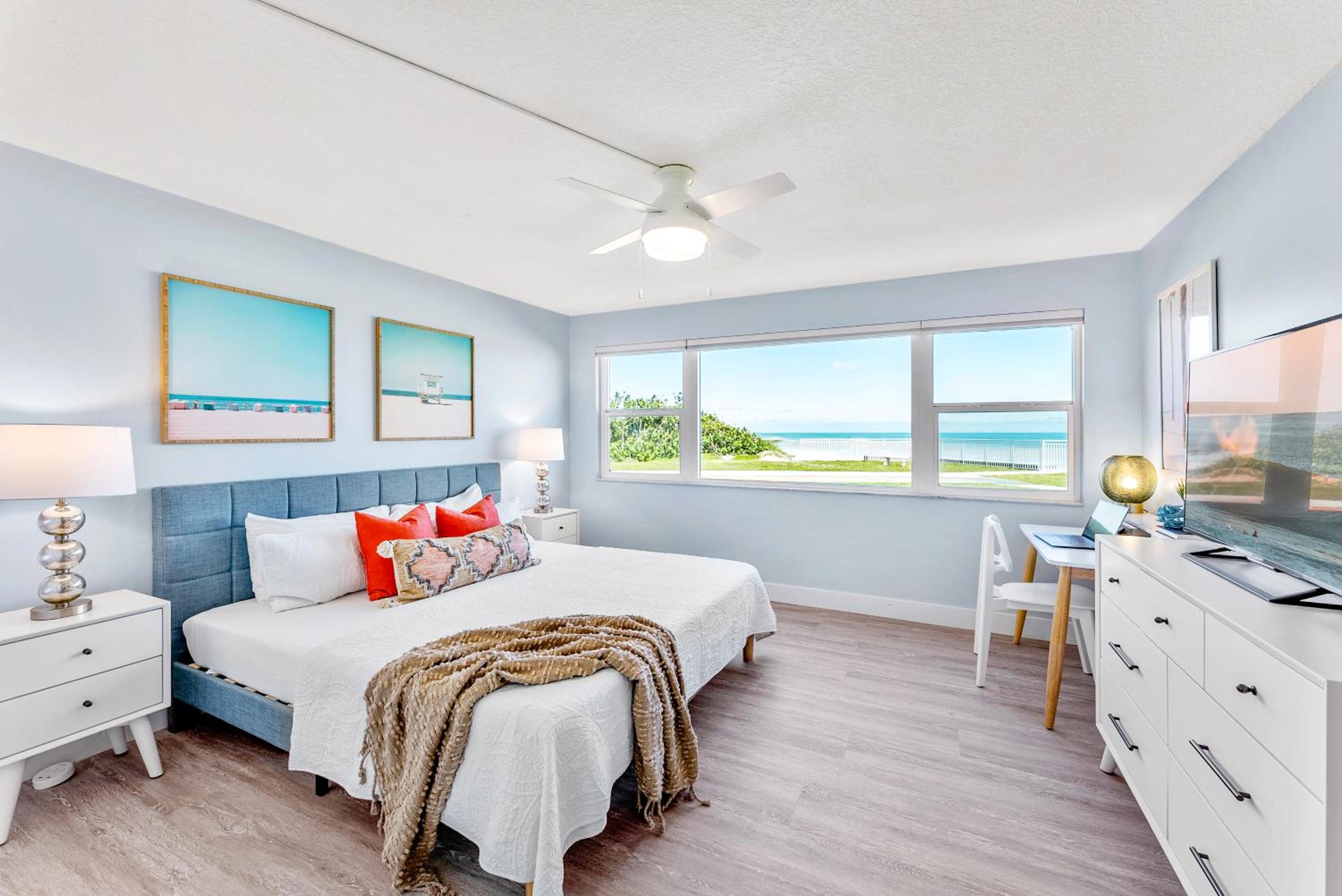 Two-Bedroom Apartment with Water View photo 2