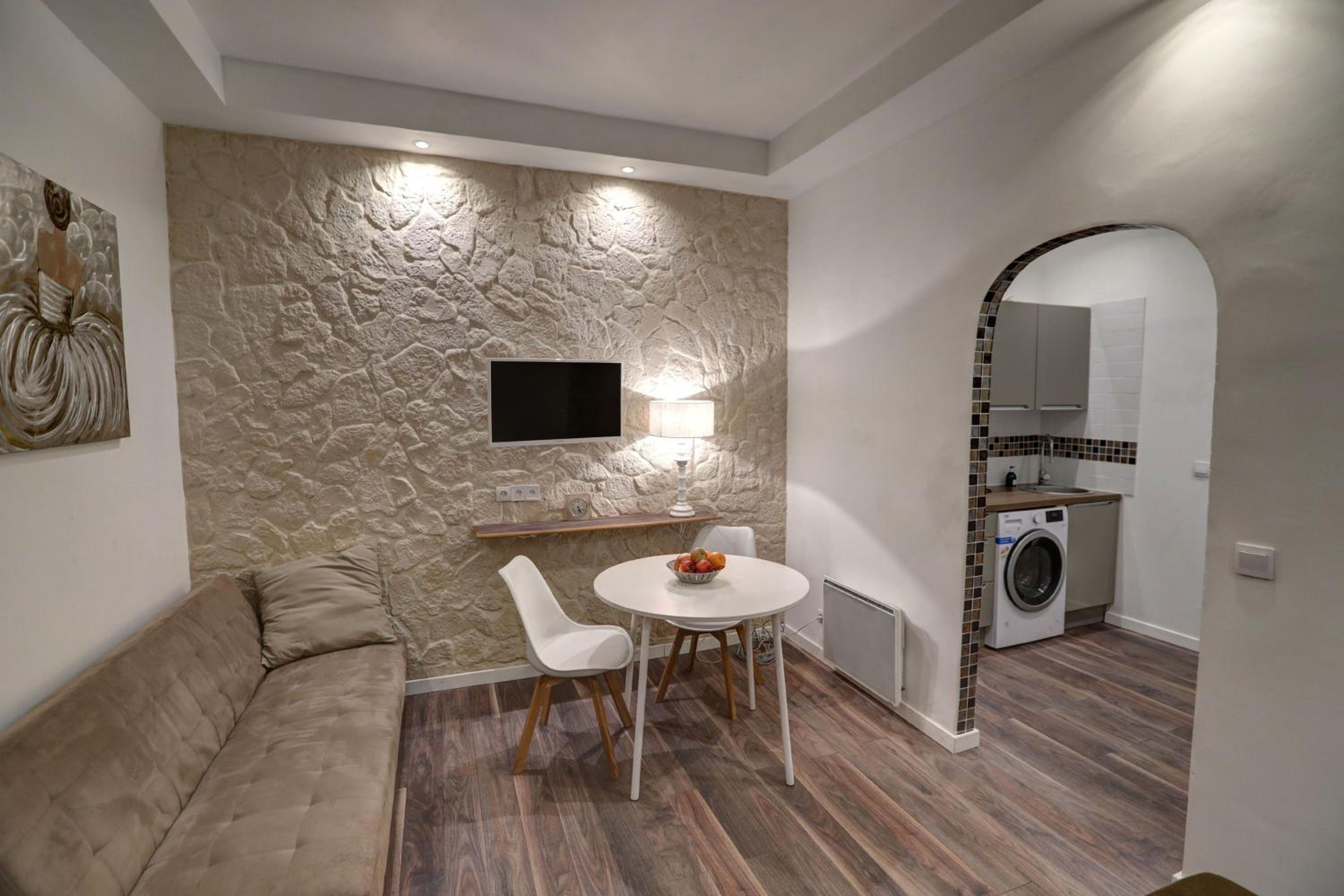 Studio Apartment photo 3