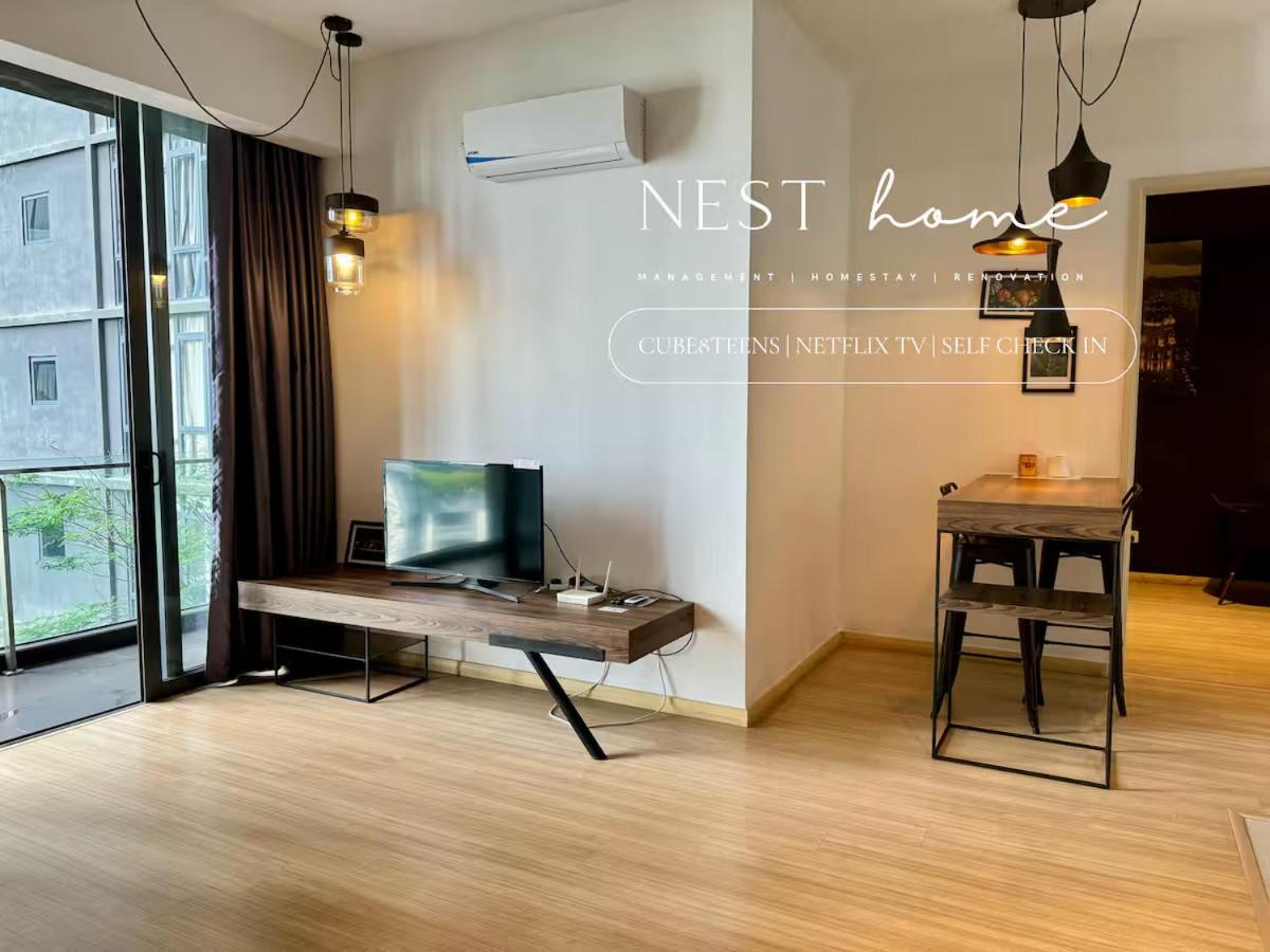 Deluxe One-Bedroom Apartment