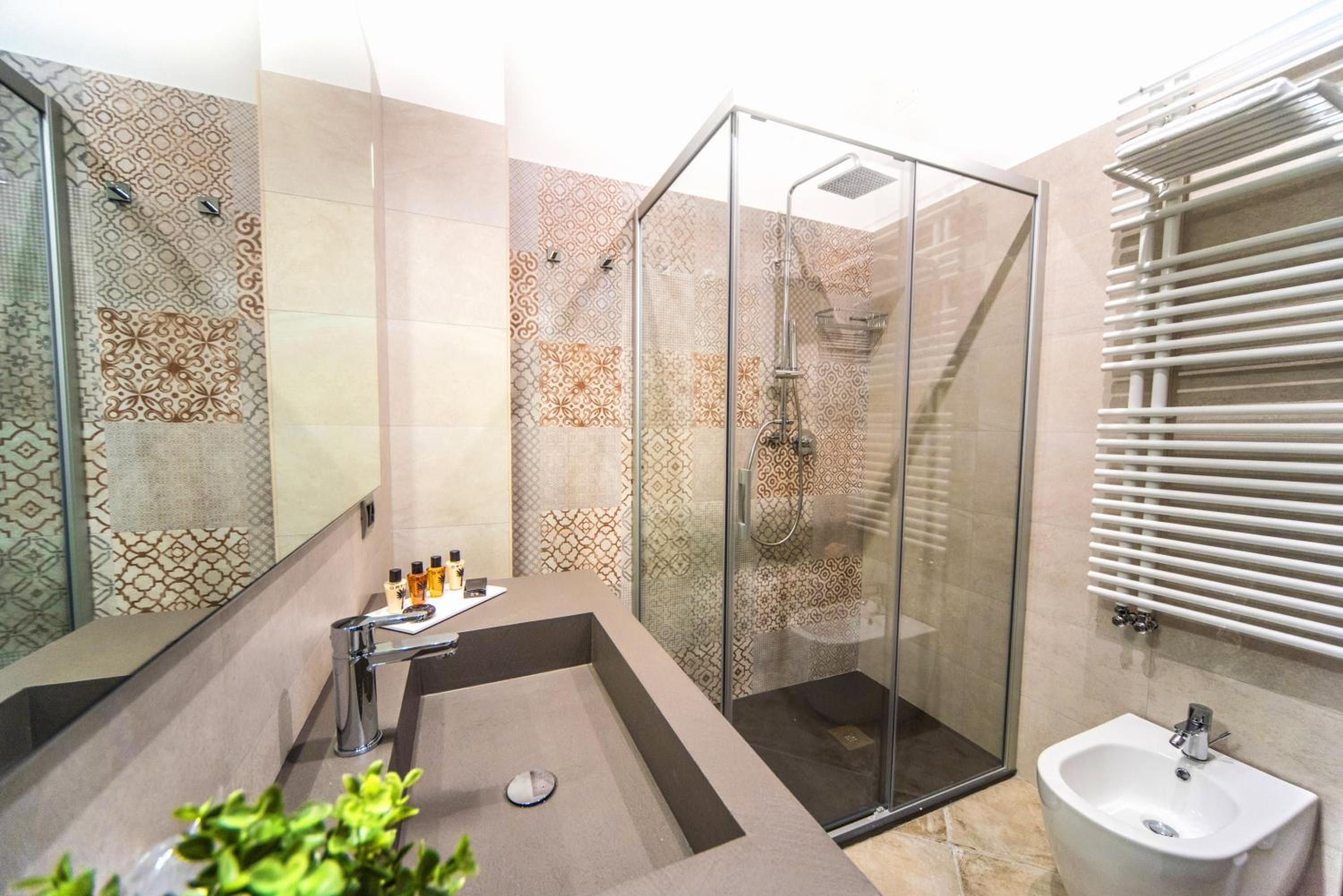 Deluxe Double or Twin Room - Photo 9
