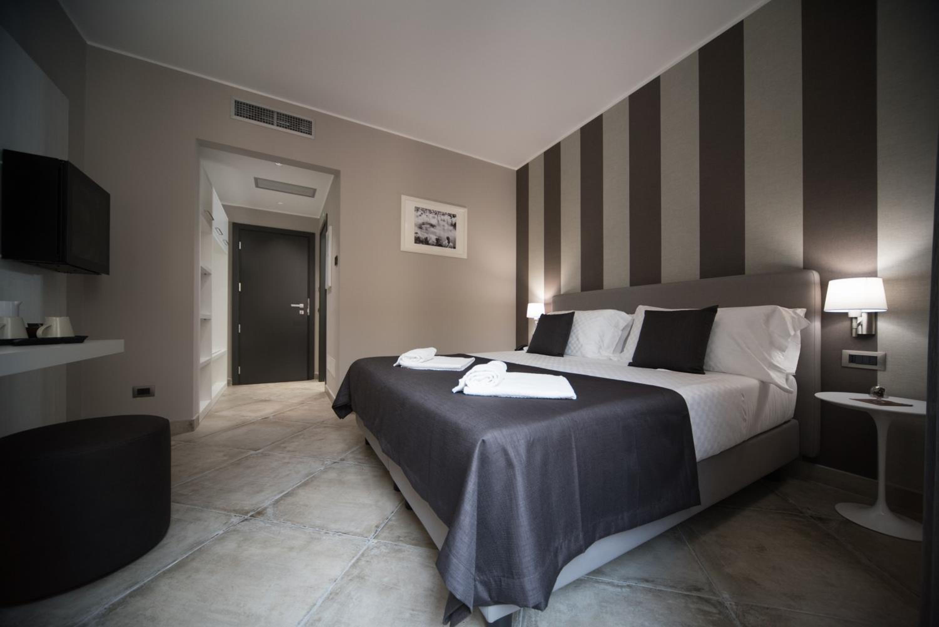 Deluxe Double or Twin Room - Photo 2