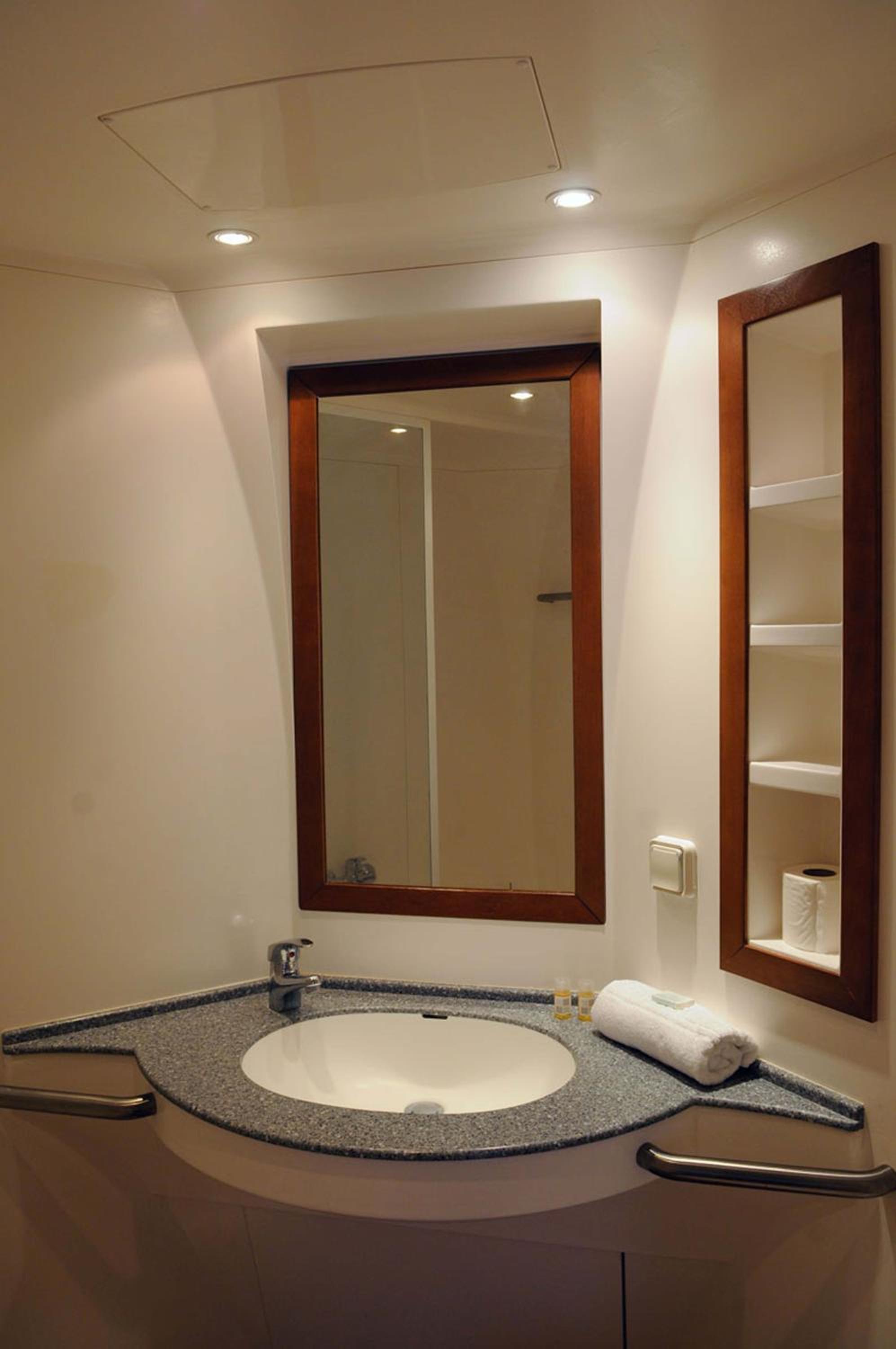 Double Studio (2 Adults) - Photo 6