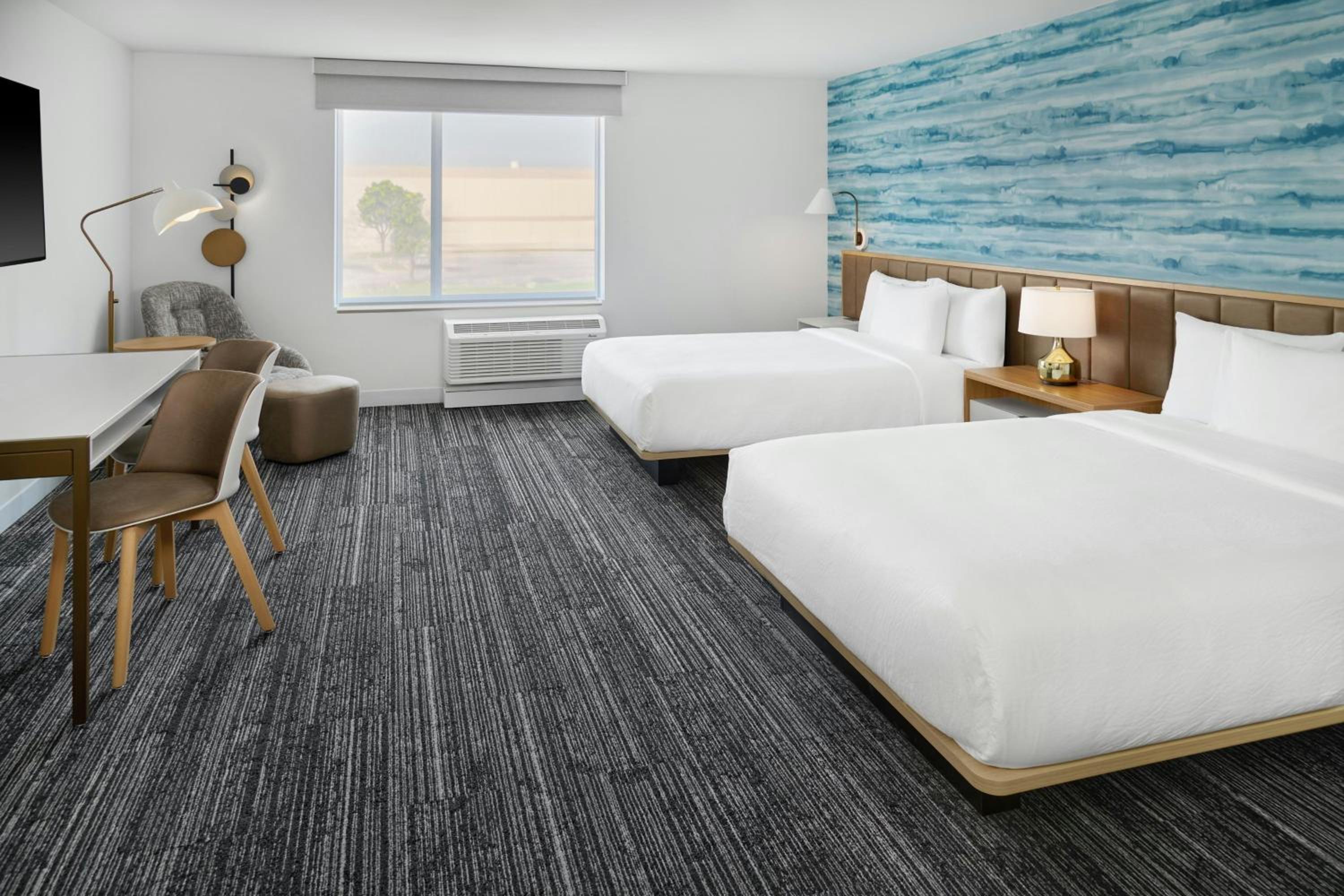 Studio Suite with Two Queen Beds and Adapted Tub - Mobility Accessible